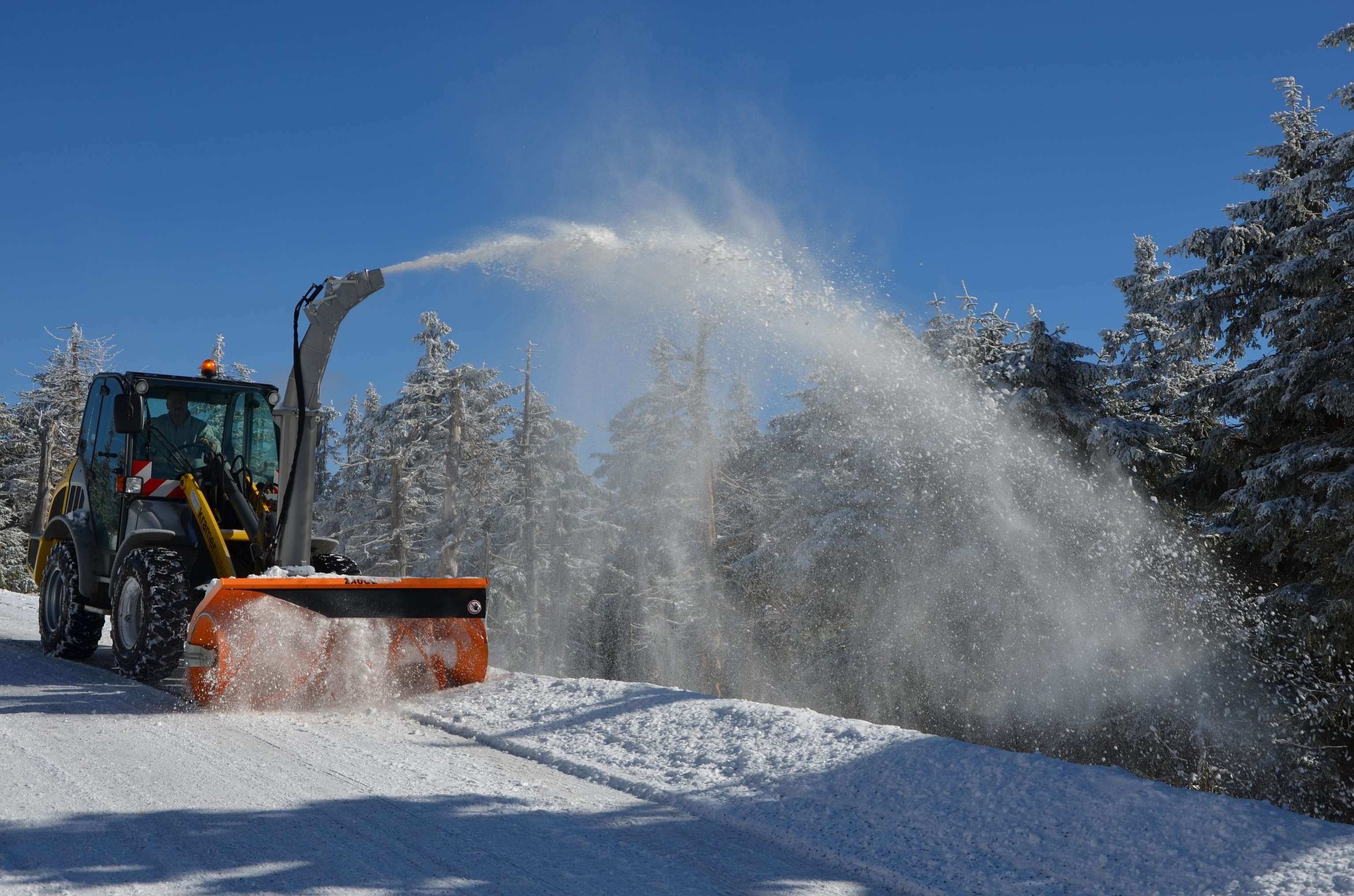 Winterdienst ermöglicht Bauern bessere Auslastung ihrer Traktoren.