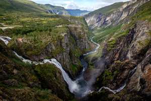 waterfall-3723422_1920.jpg