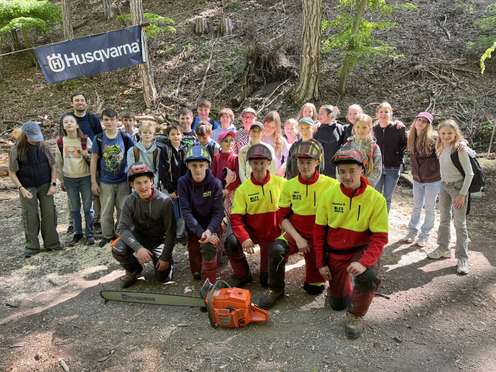 Schülergruppe mit den Warther Schülern