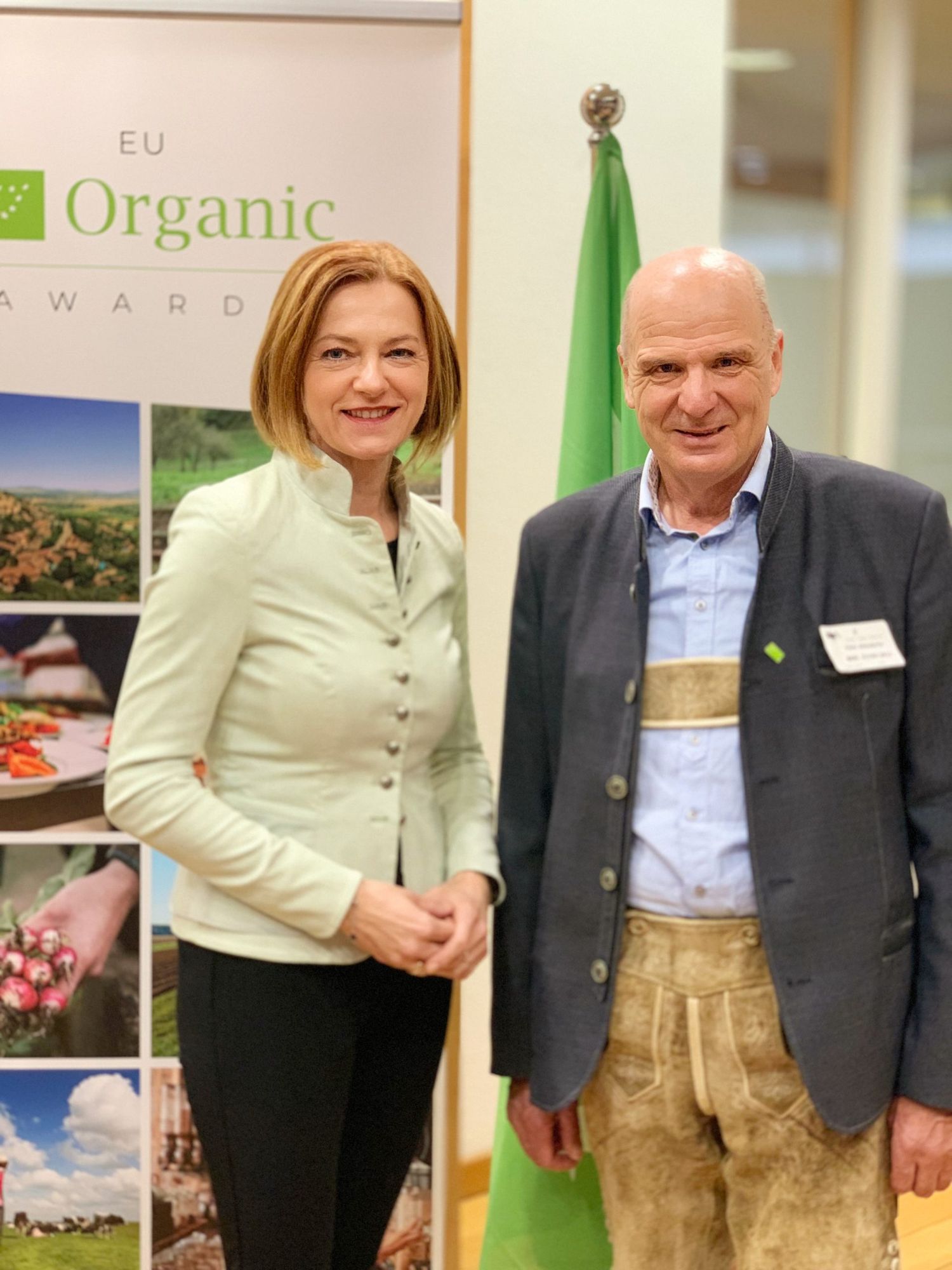 Agrarsprecherin Simone Schmiedtbauer mit Peter Altendorfer, dem Bürgermeister von Seeham, der besten Bio-Gemeinde.