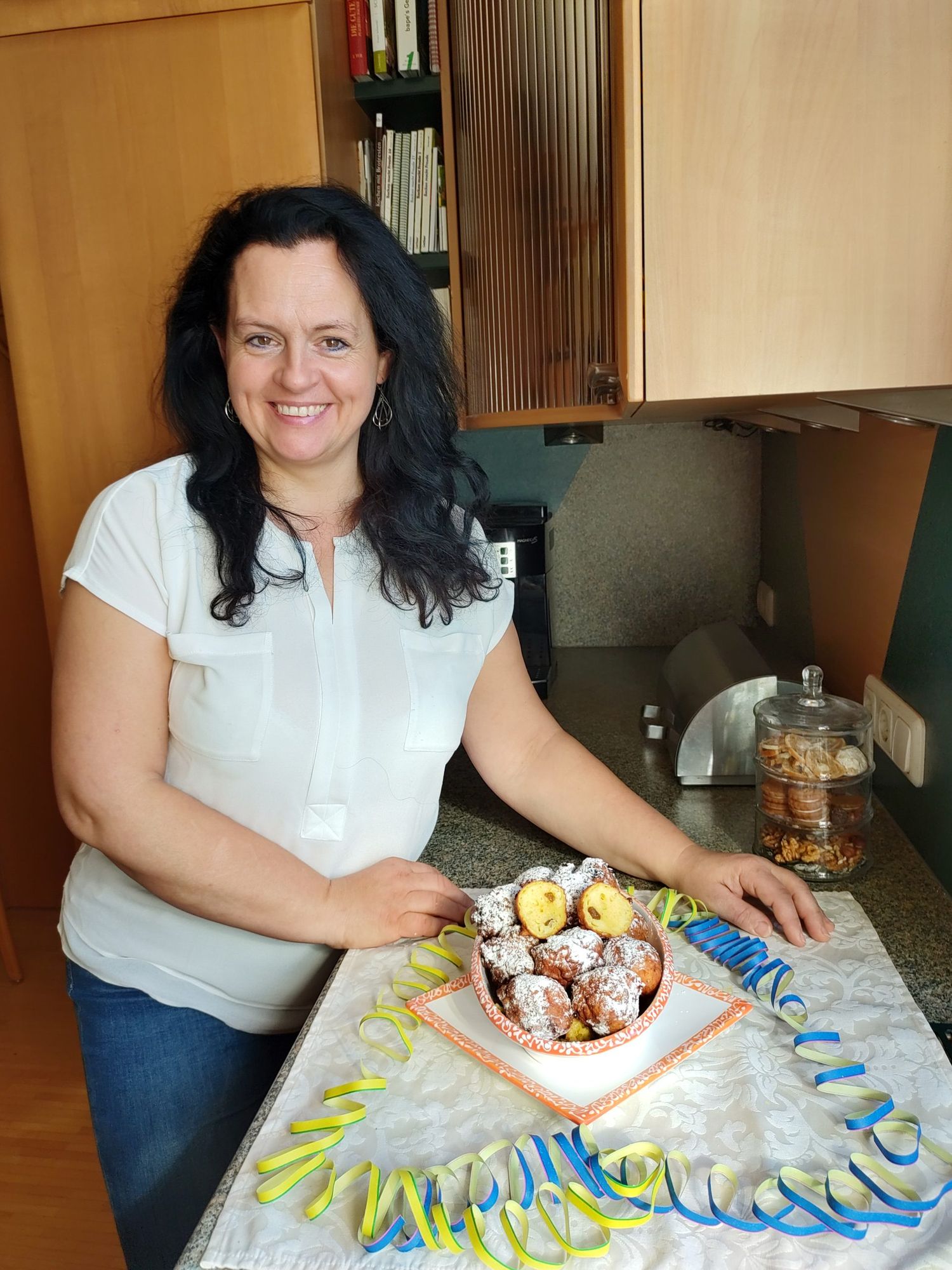 Landesbäuerin Johann Haider hat Topfenmäuse gebacken und verrät auch ihr Rezept.