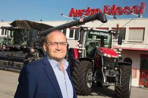 Geschäftsführender Gesellschafter bei Austro Diesel, Johann Gram, präsentiert stolz die Zahlen des vergangenen Geschäftsjahres.