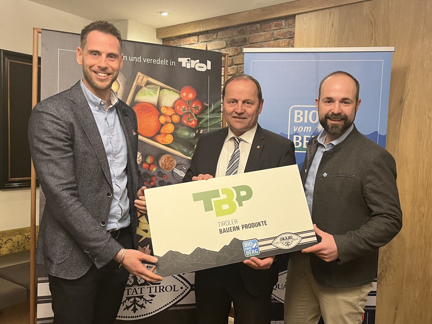 Agrarmarketing-Geschäftsführer Matthias Pöschl, Bauernbundobmann LHStv. Josef Geisler und Bioalpin-Geschäftsführer Simon Wolf bei der Präsentation.