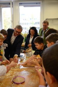 Landwirtschaft und Lebensmittel begreifen und fürs Leben lernen – dies möchtedie Landwirtschaftskammer den Volksschulkindern am Tag der Landwirtschaft mitgegeben.