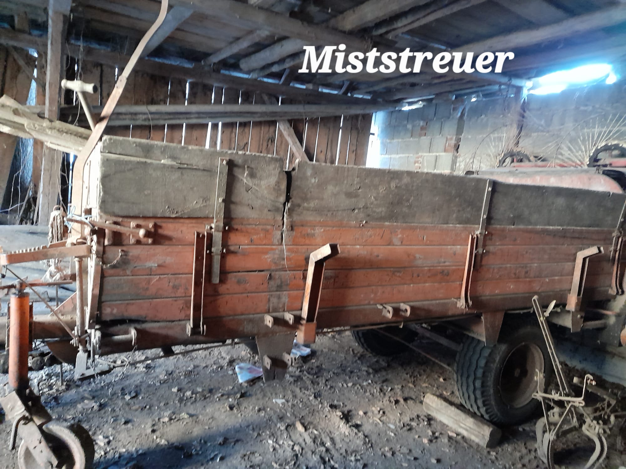 Bild 1 von Anzeige: VERKAUFE : MISTSTREUER, STREUBLITZ mit LADER, ALLZWECKWAGEN, 