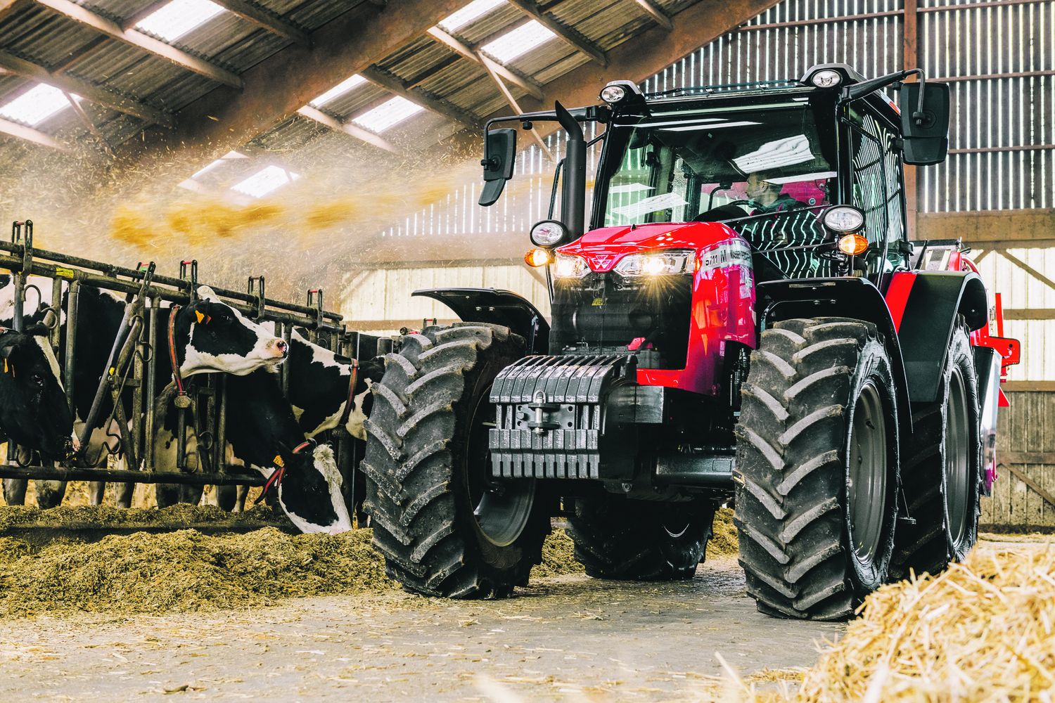 Mit der Baureihe MF 5700 M setzt Massey Ferguson in Sachen Wirtschaftlichkeit und Bedienfreundlichkeit neue Maßstäbe.
