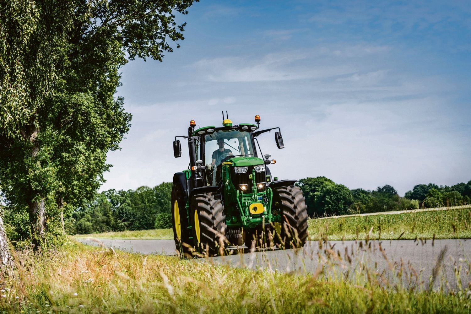 Neues Maß an Komfort, Leistung, Manövrierfähigkeit und Übersichtlichkeit: John Deere 6M