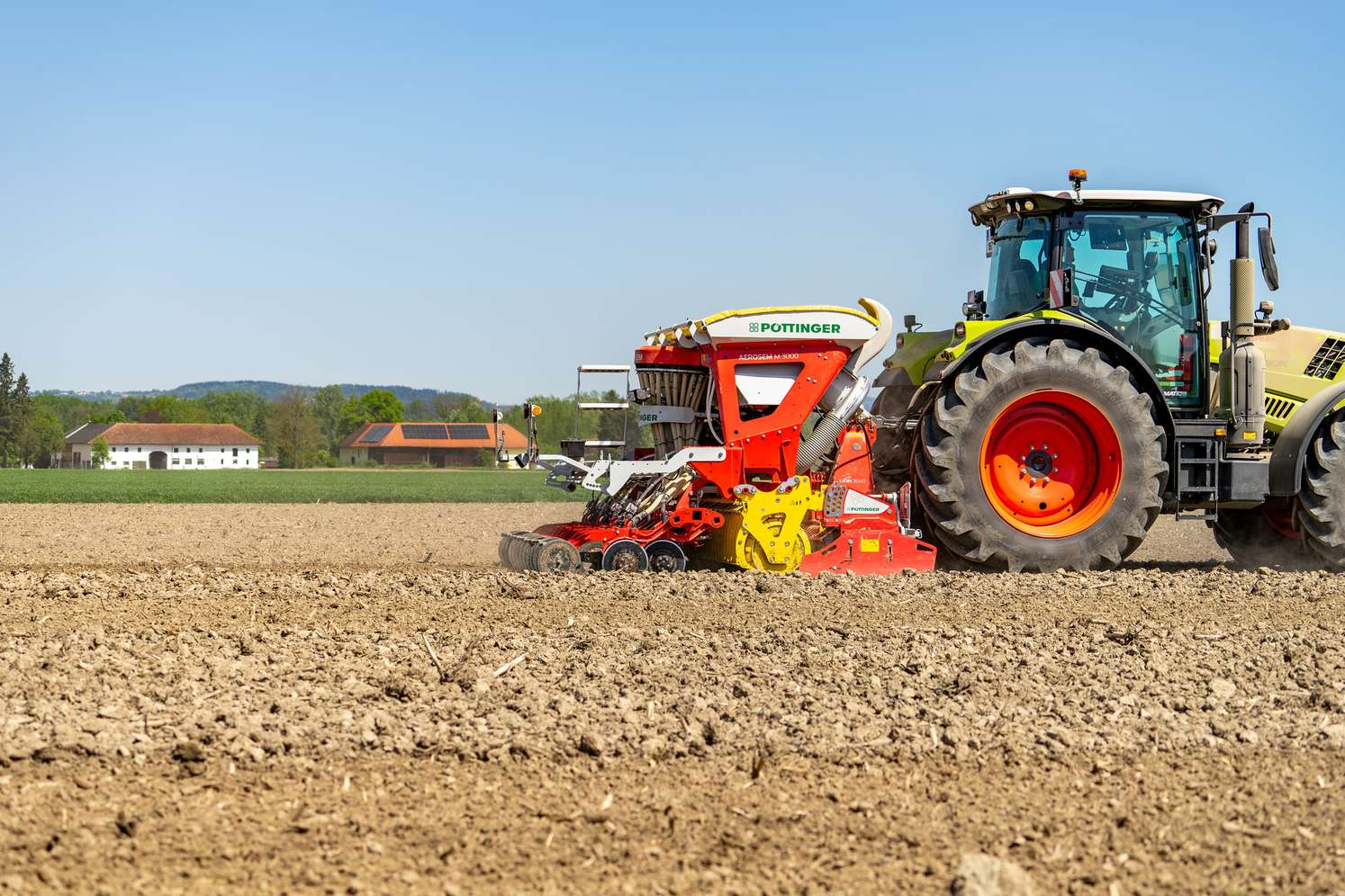 Sämaschine auf dem Feld