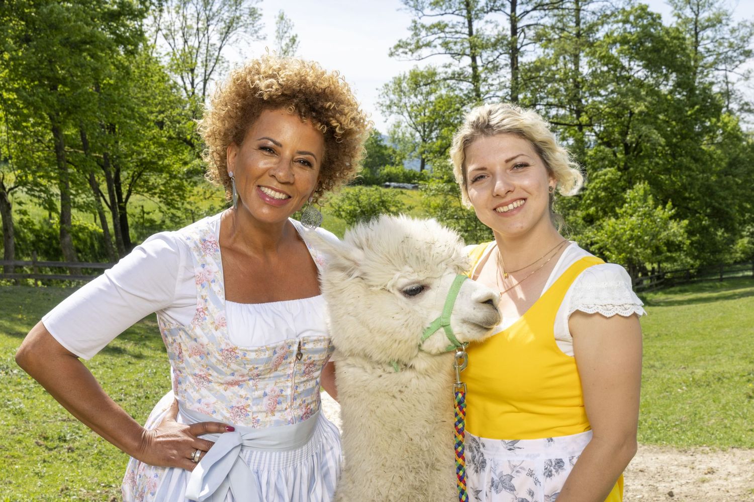 Arabella Kiesbauer konnte in der vergangenen Staffel auch Alpakazüchterin Kathi zu neuem Glück verhelfen.