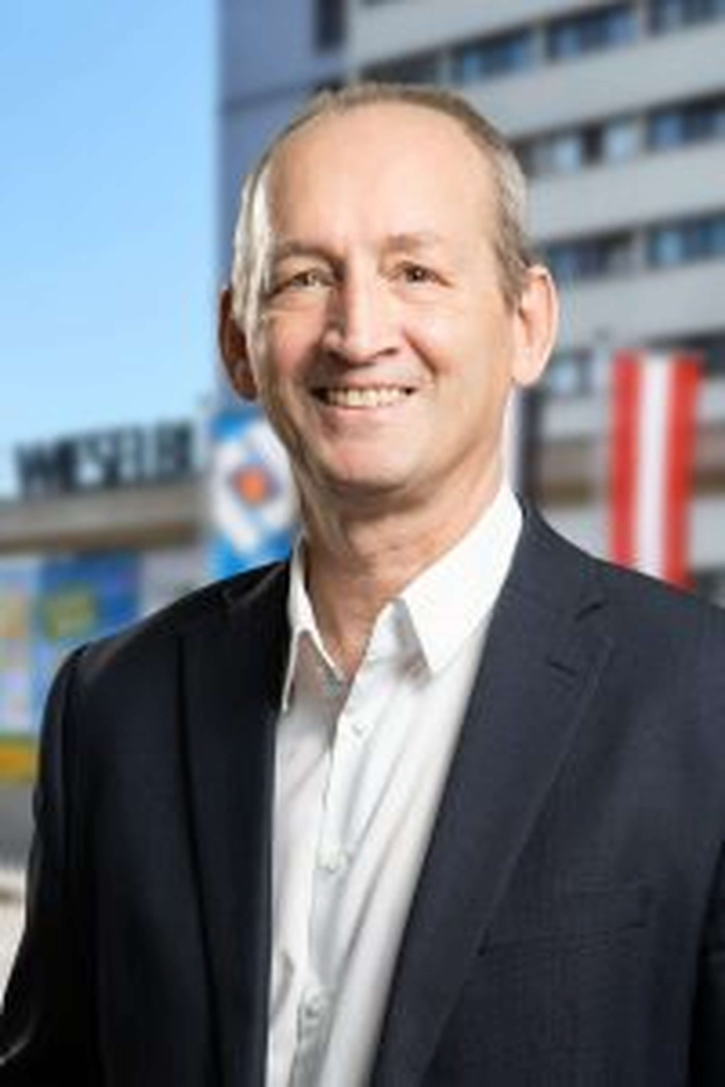 „Diese Kombination aus Ab Hof und Landwirtschaftsmesse bietet einösterreichweit einmaliges Messe-Ereignis rund um die Veredlung und Vermarktung landwirtschaftlicher Produkte. Gezeigt werden Angebote über neue Produktionsmöglichkeiten, topaktuelle Angebote im Bereich Landtechnik, Tierhaltung und Forstwirtschaft bis zu Future-Farming und Digitalisierung. Das alles kombiniert mit der Möglichkeit, beste ausgewählte Agrarprodukte auch zu verkosten und zu kaufen und die Abende bei Musik und guter Unterhaltung ausklingen zu lassen.“Werner Roher, Geschäftsführer der Messe Wieselburg