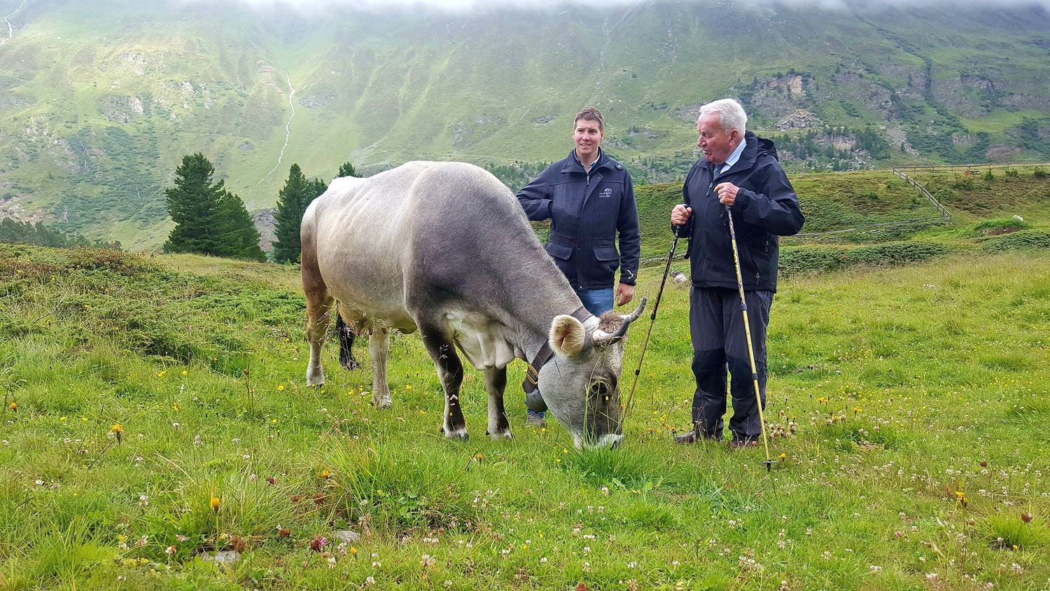Bis ins hohe Alter engagiert: Erich Scheiber bei einem Besuch norwegischer Züchterkollegen.