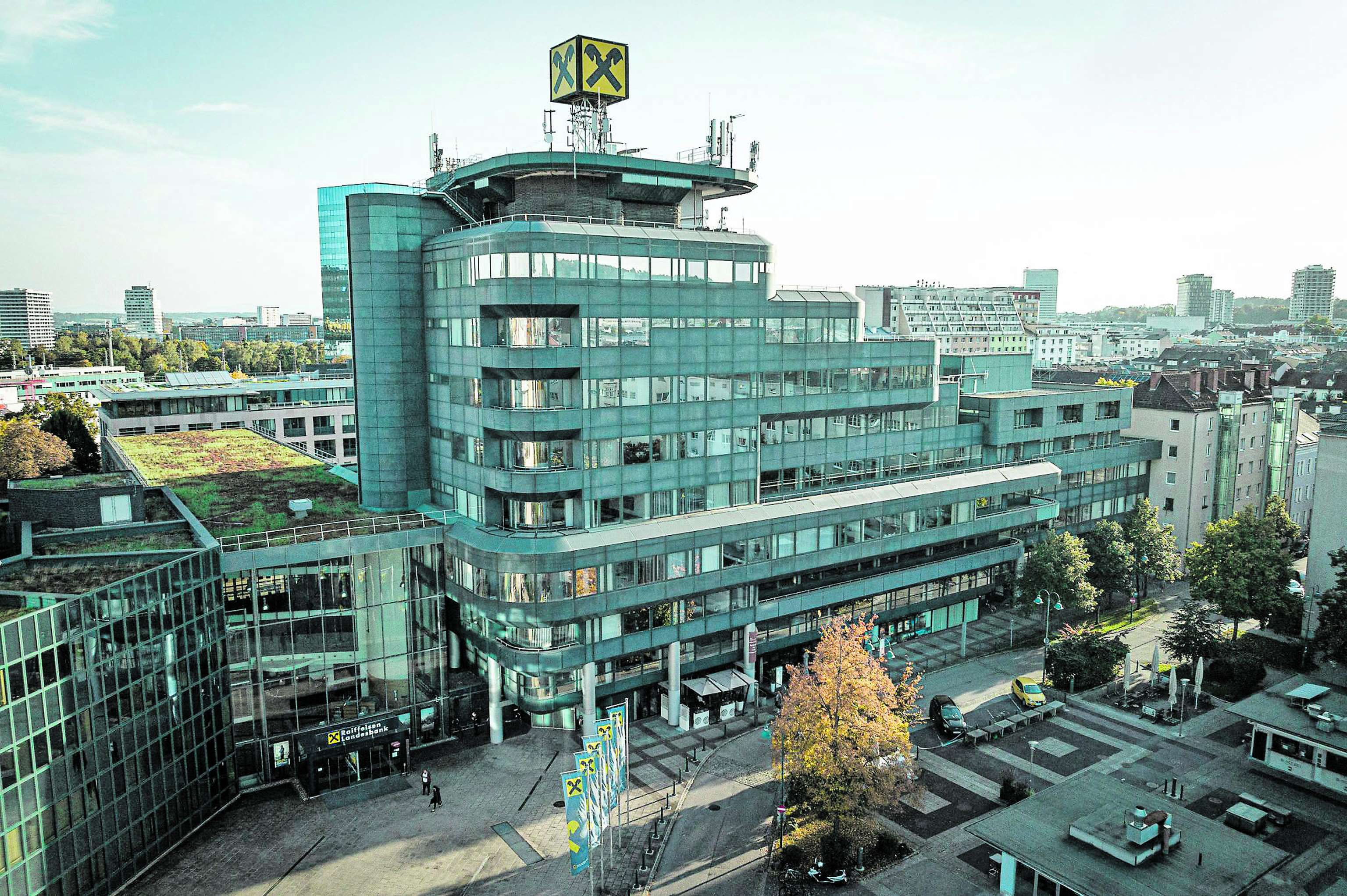 Blick auf das Gebäude der Raiffeisenlandesbank OÖ.