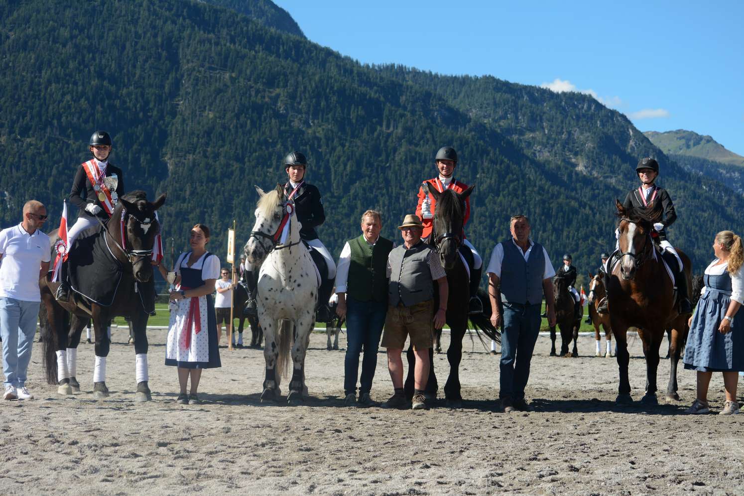Springmannschaft Tirol-Marina Schwemberger, Anna Holaus, Daniela Martin, Carina Egger-Siber[42]