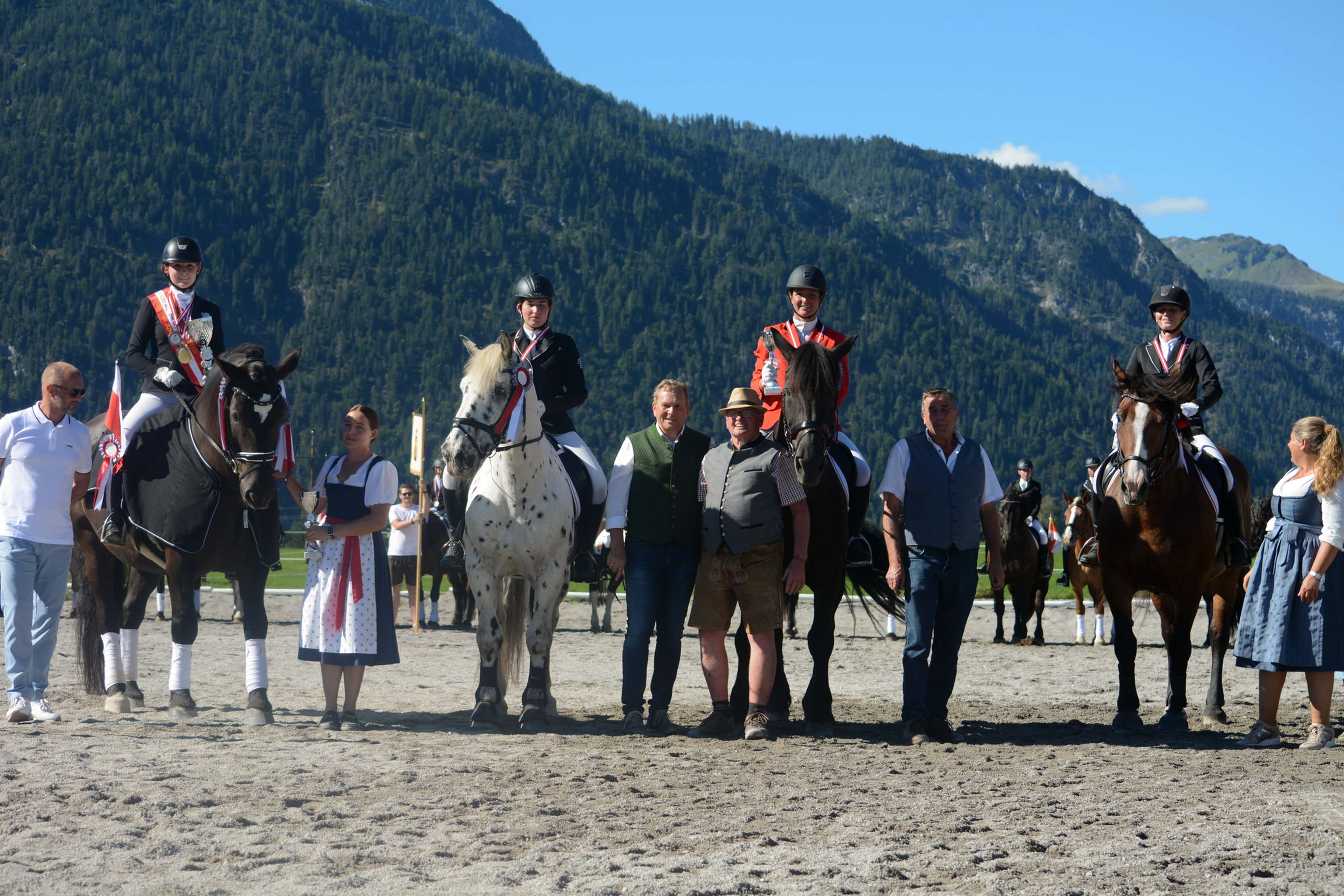 Springmannschaft Tirol-Marina Schwemberger, Anna Holaus, Daniela Martin, Carina Egger-Siber[42]