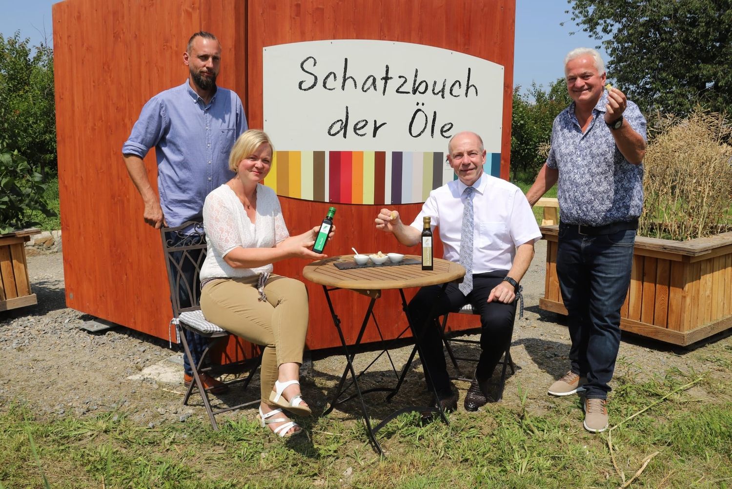 Thomas und Christiane Raab mit Max Hiegelsberger und Günther Achleitner am Themenweg.