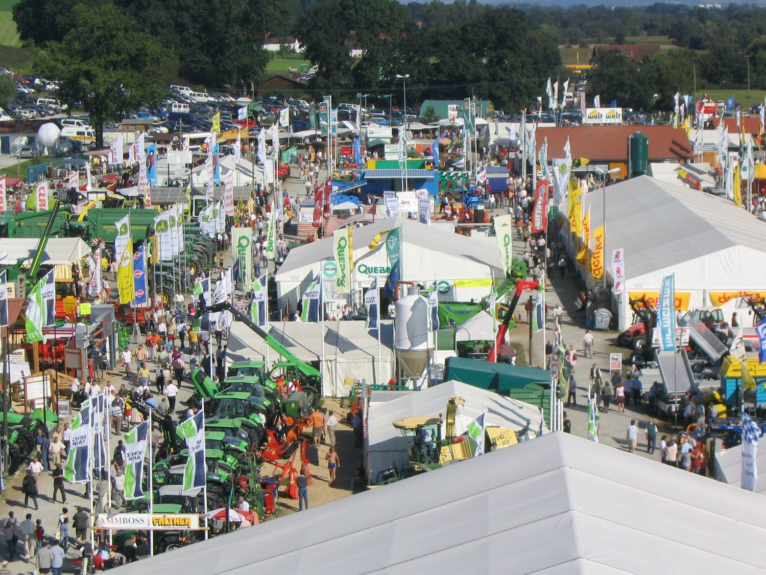 Feierlaune und Landtechnik-Messe: Das Karpfhamer Fest, das seine Entstehung wahrscheinlich einem Pferdemarkt vor hunderten von Jahren verdankt, geht in die nächste Runde.