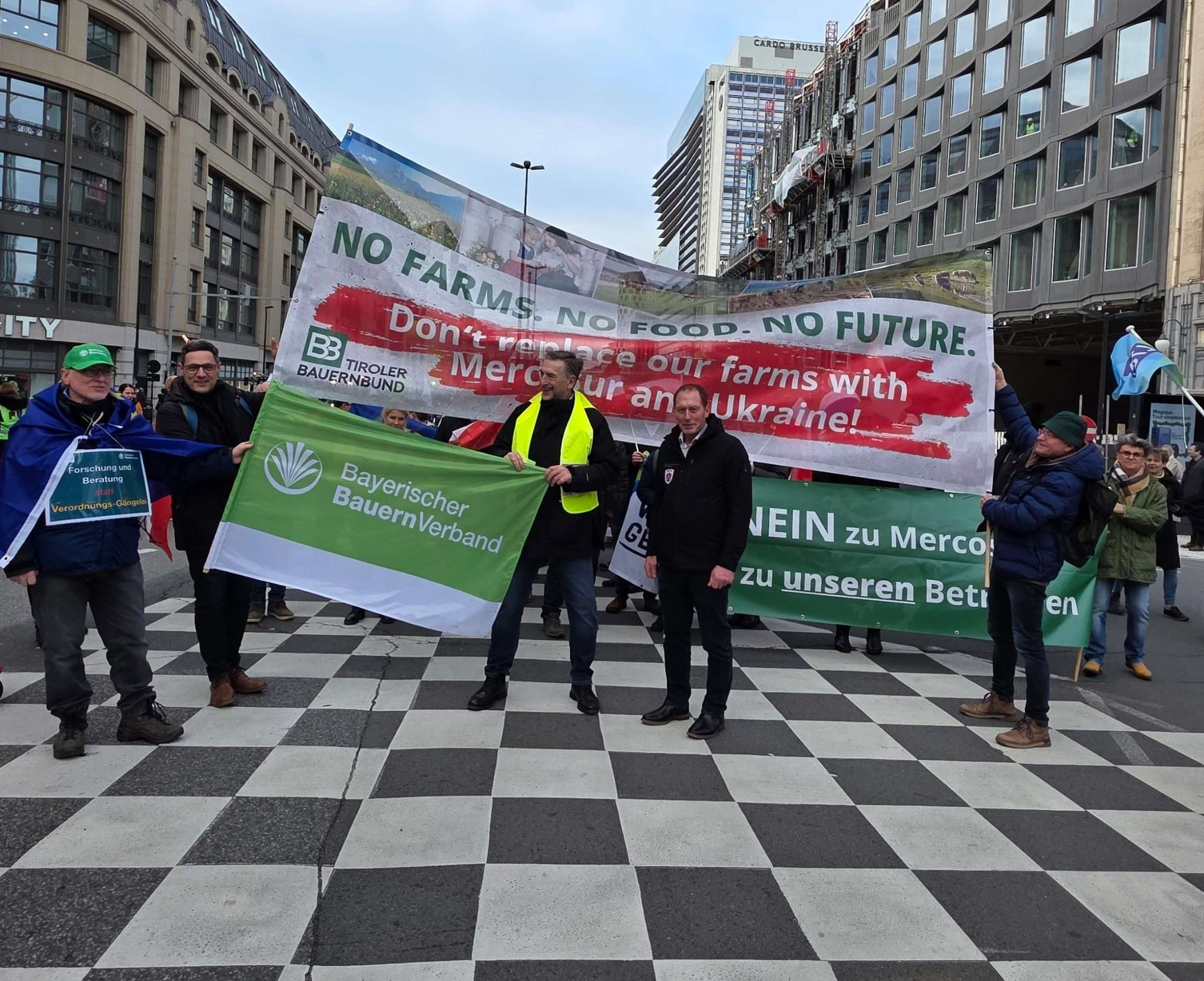 Demo Brüssel Tiroler Bauernbund Bayern Moosbrugger