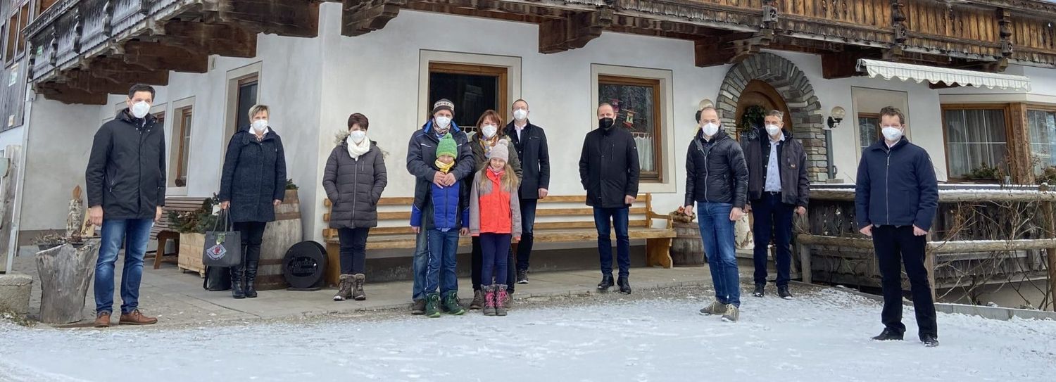 Anlässlich der anstehenden Landwirtschaftskammerwahl sind LK-Präsident Josef Hechenberger, Vizepräsidentin Helga Brunschmid , Bauernbundobmann LHStv. Josef Geisler und Bauernbunddirektor BR Peter Raggl unterwegs zu bäuerlichen Betrieben quer durch Tirol.
