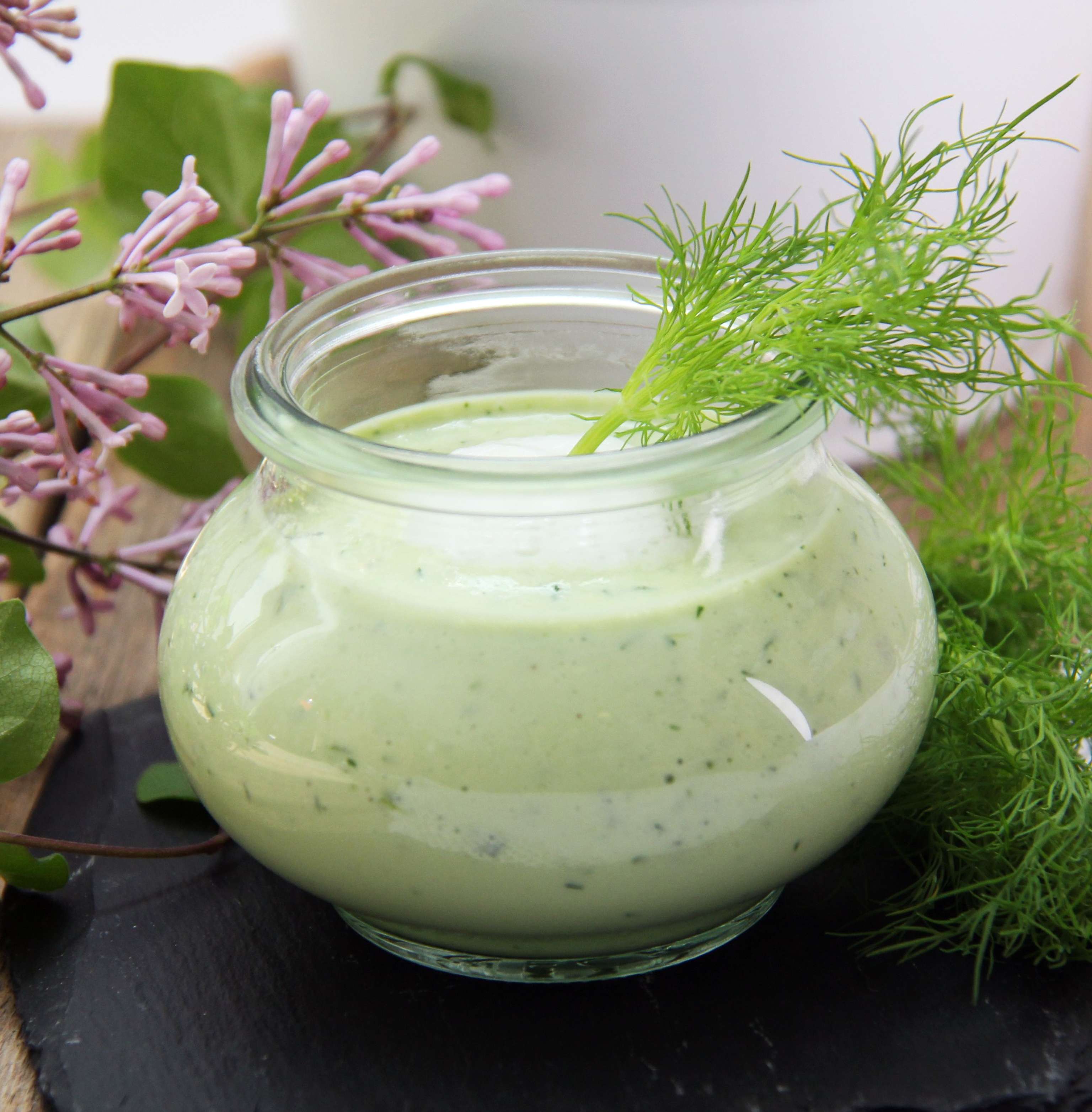 Sauermilch-Gurkenkaltschale