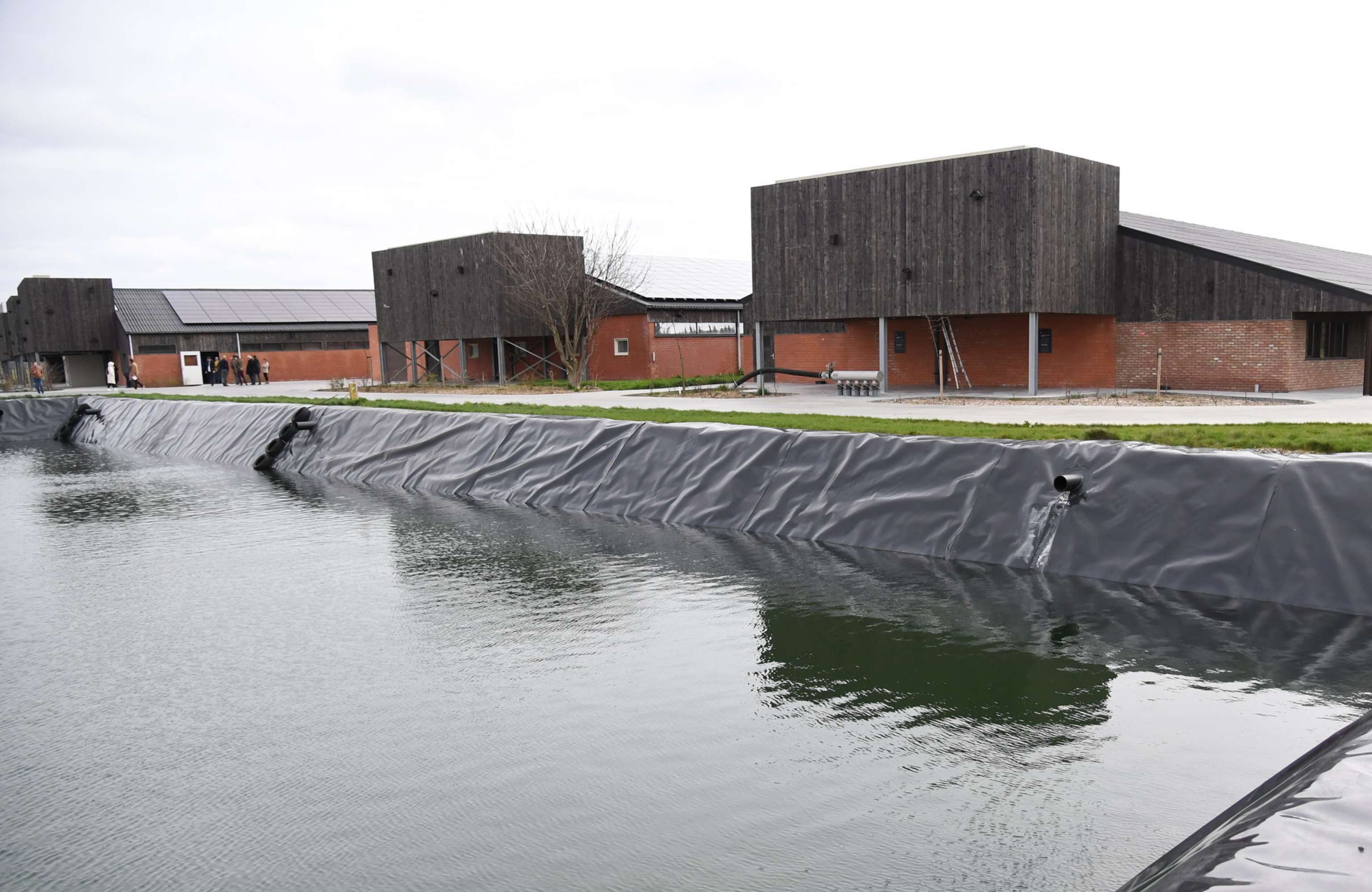 Stallanlage mit Zisterne