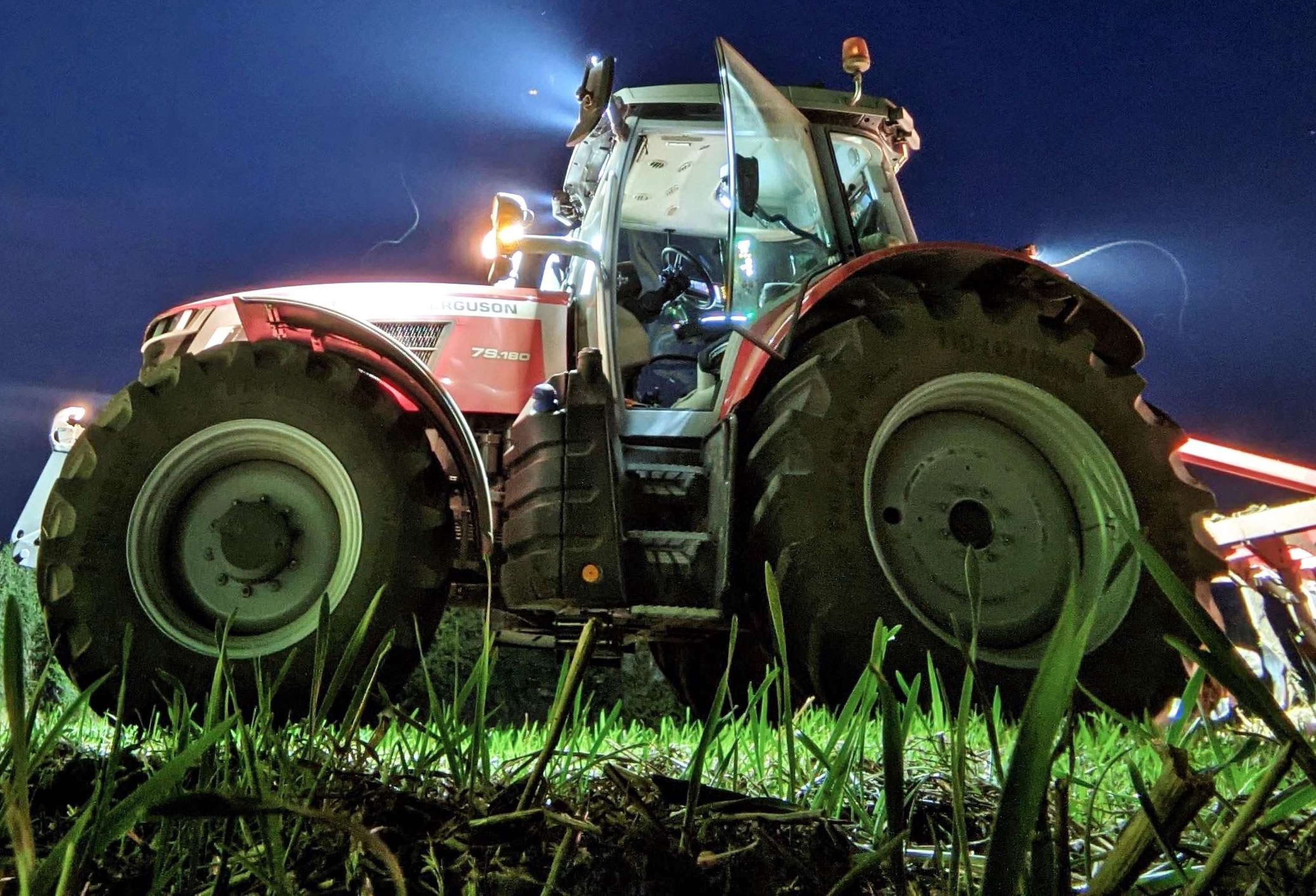 Traktor MF Neu