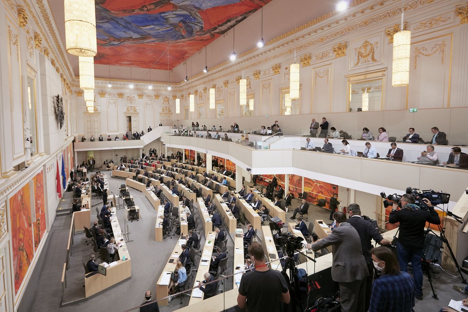 Blick in das Plenum – die turbulenten Budgetberatungen gingen am Freitag zu Ende. Mit den Stimmen der Regierungsparteien wurde das Budget 2020 beschlossen.