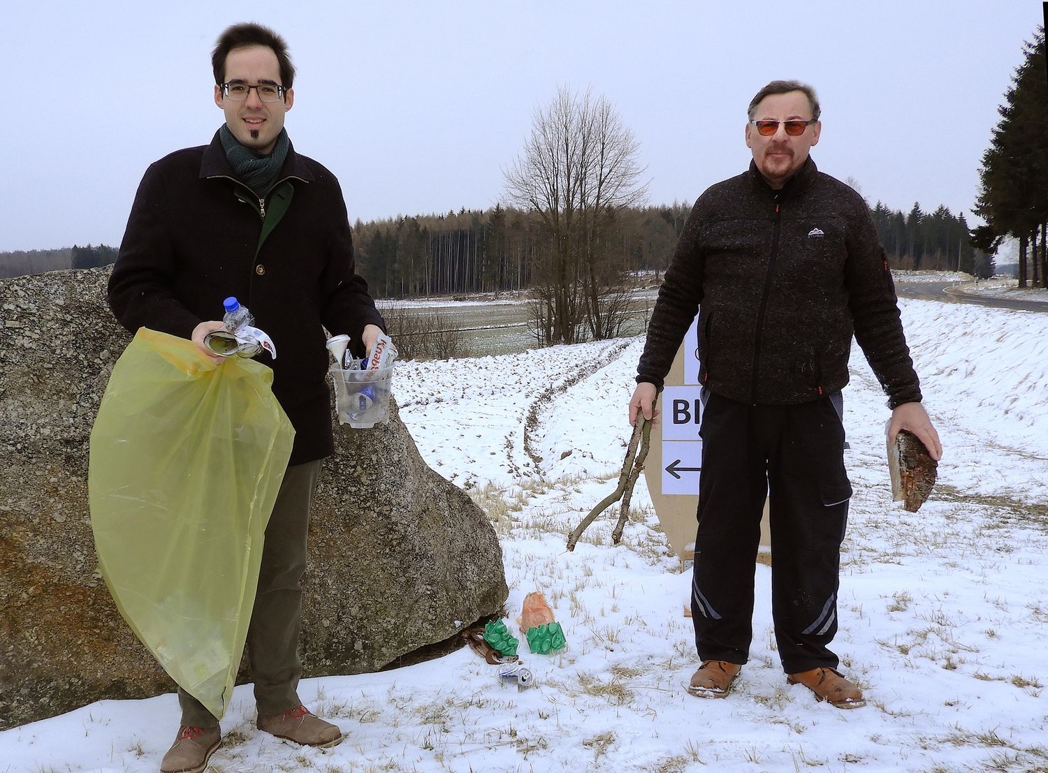 Schmilzt der Schnee, so werden David Süß und Josef Pichler leider recht rasch fündig.