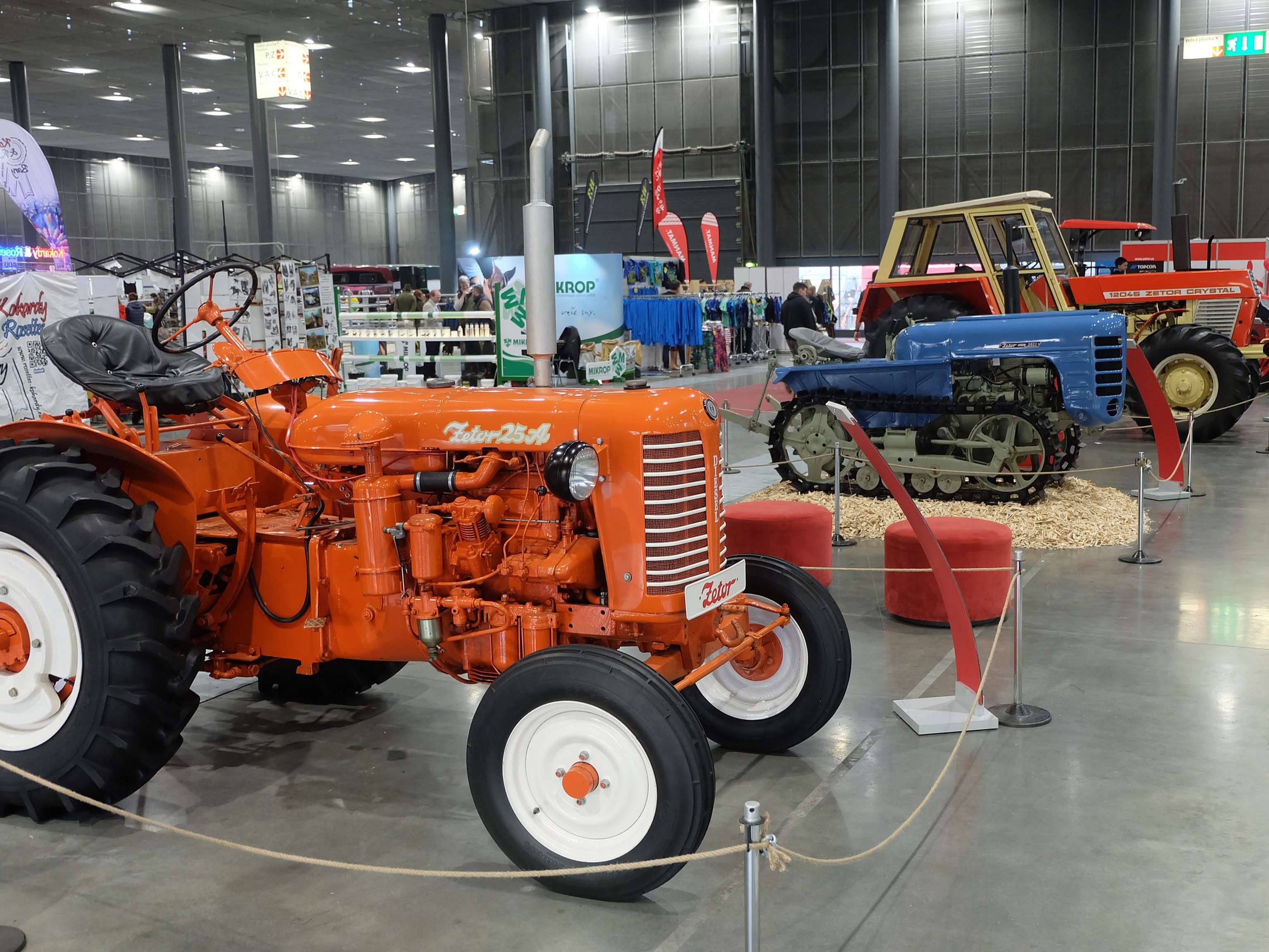 Zetor mit alten Modellen