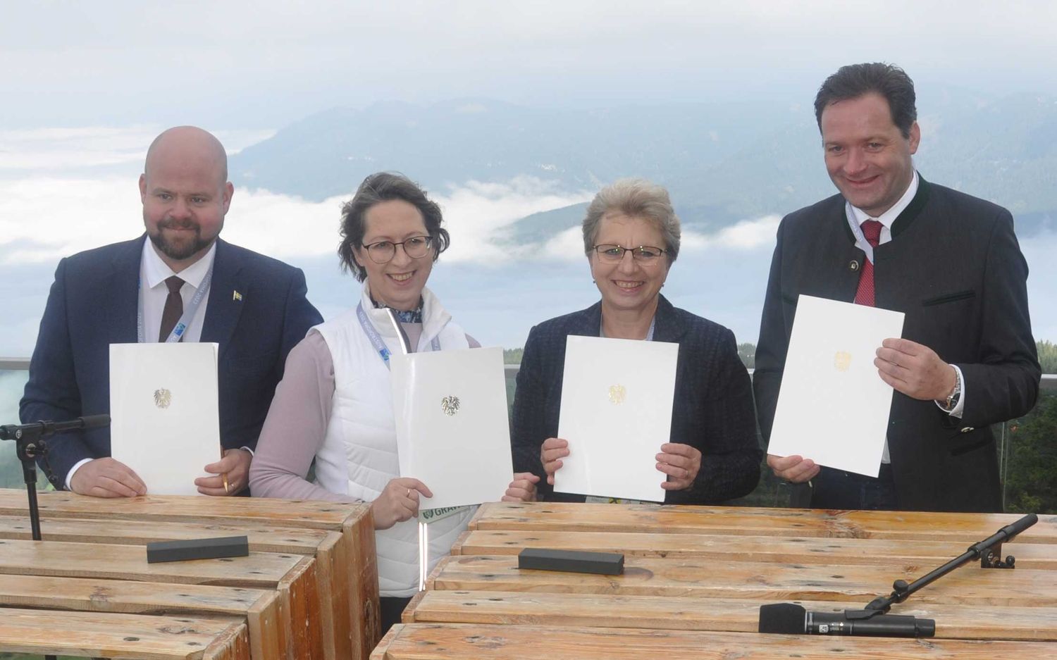 Forstminister Norbert Totschnig (r.) und seine Ministerkollegen aus Schweden, Finnland sowie Slowenien mit dem „Joint Statement”.