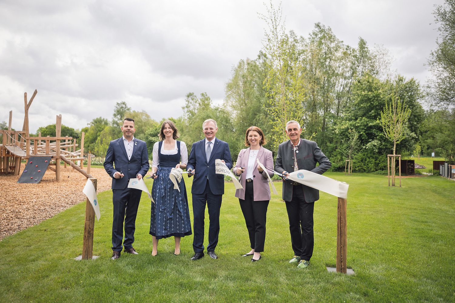Landeshauptmann Thomas Stelzer (m.) und Agrarlandesrätin Michaela Langer-Weninger (2.v.r.) mit Stadtrat Paul Königsberger (l.), Geschäfts- führerin Andrea Berghammer und Bürgermeister Günter Streicher