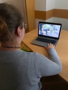 420 wissbegierigen JunglandwirtInnen nutzen die Chance, sich beim “Bäuerlichen Jungunter-nehmerInnentag” online weiterzubilden.