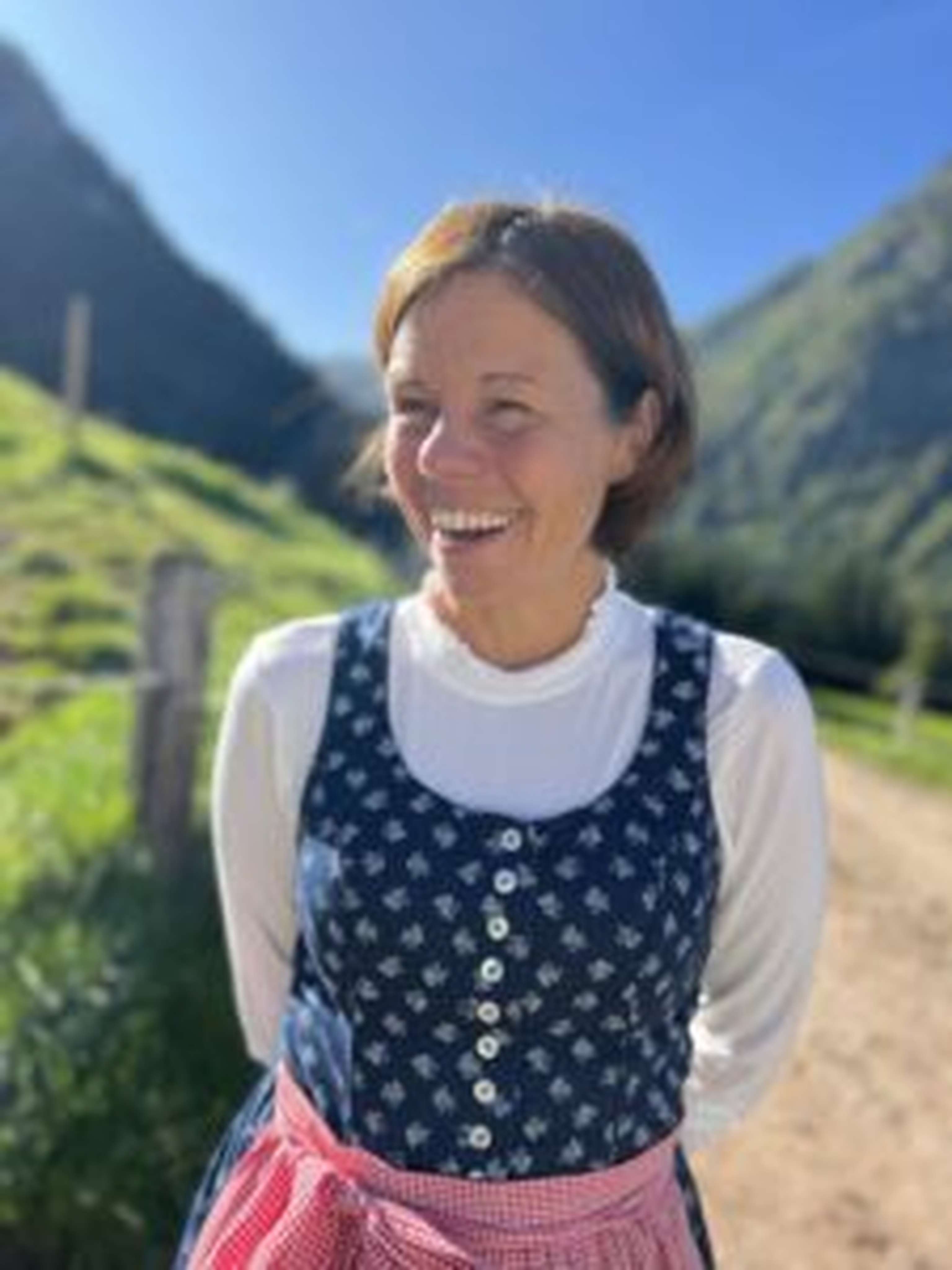 Ulli Schwaiger aus Fieberbrunnnahe Kitzbühel, Tirol, ist Milchviehbäuerin und Volksschullehrerin.