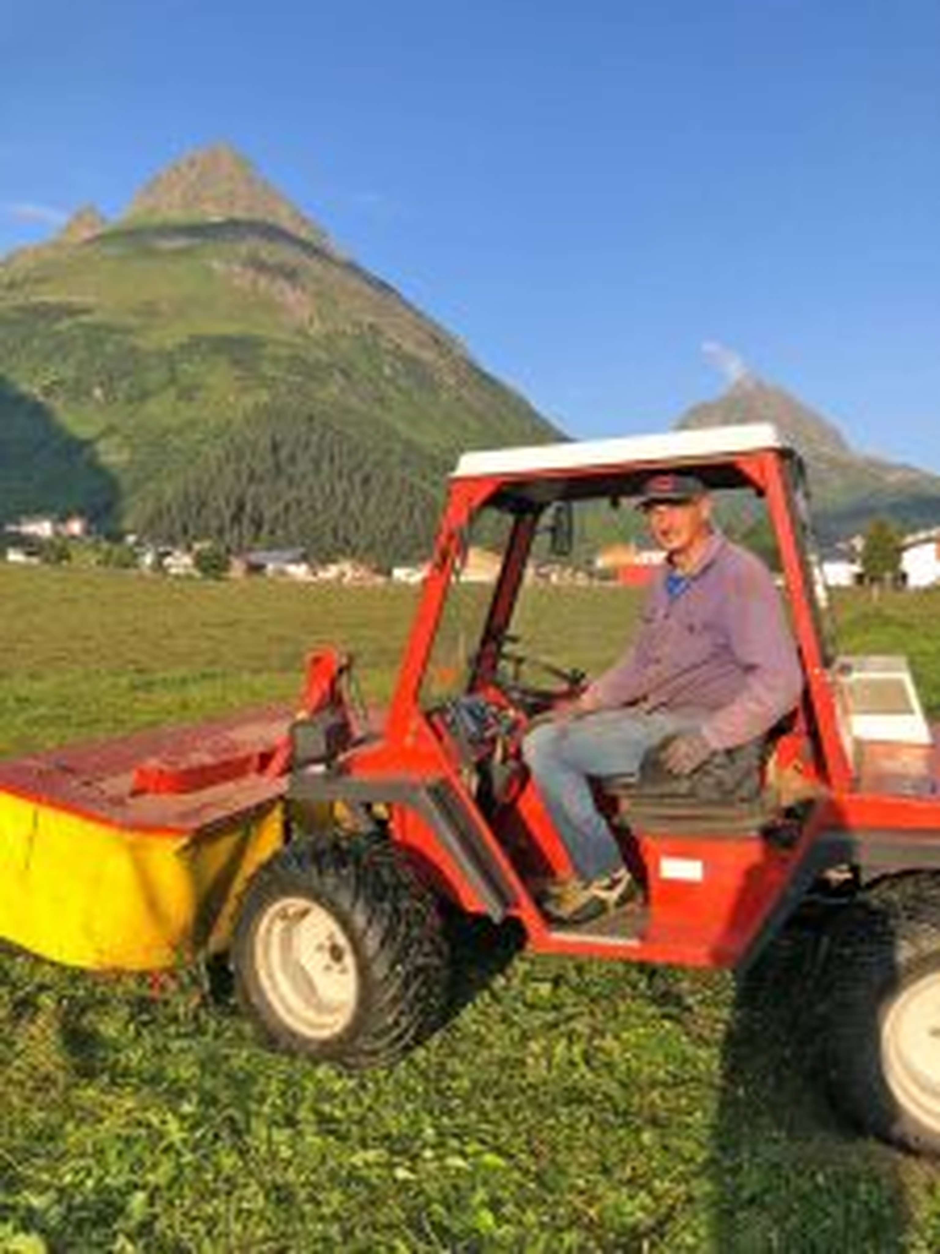 Anton Mattle kennt die Herausforderungen der Tiroler Landwirtschaft und ist auch selbst im bäuerlichen Bereich tätig.