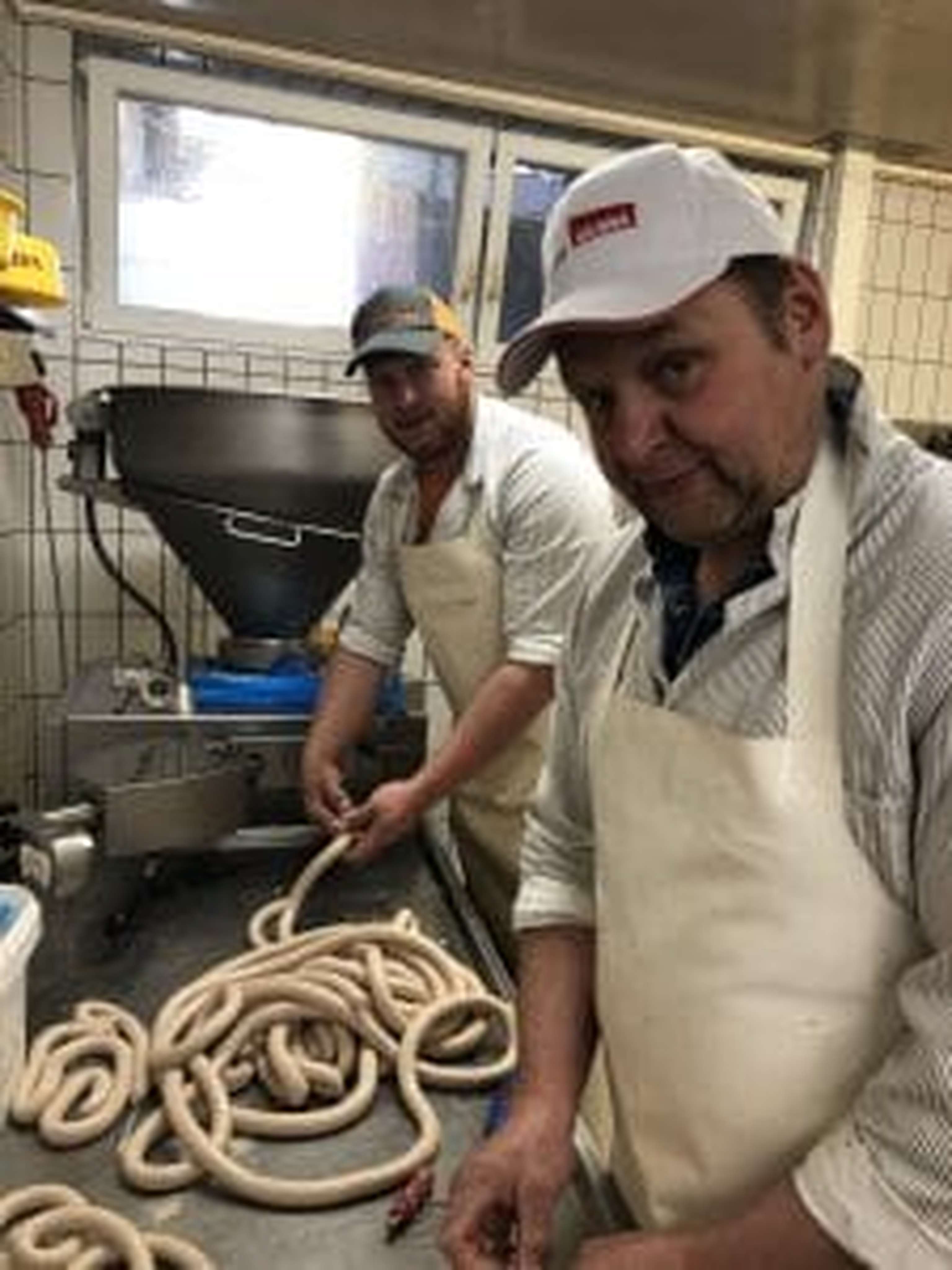 Vater und Sohn Plank bei der Arbeit