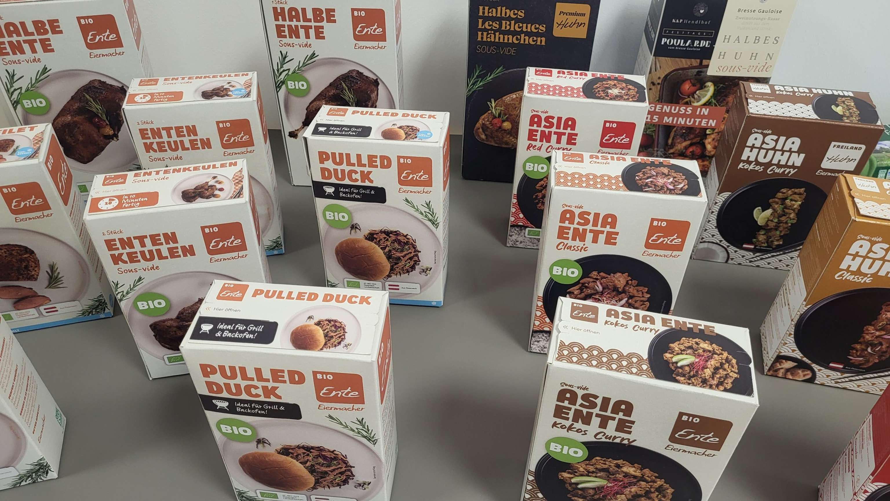 Enten- und Hühnerfleischprodukte für Konsumenten.