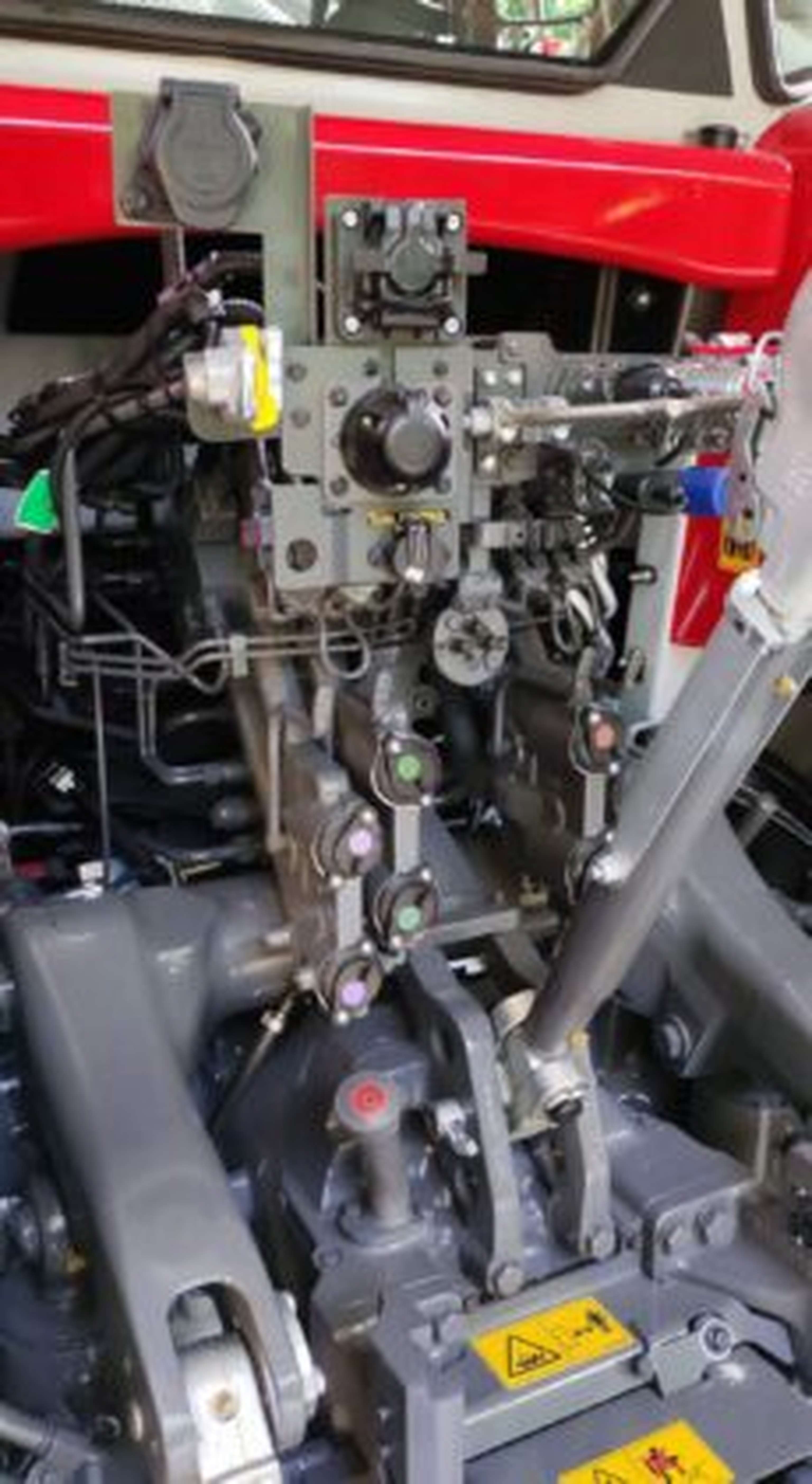 Heckanschlüsse Hydrauliköl mit praktischen Entlastungshebeln