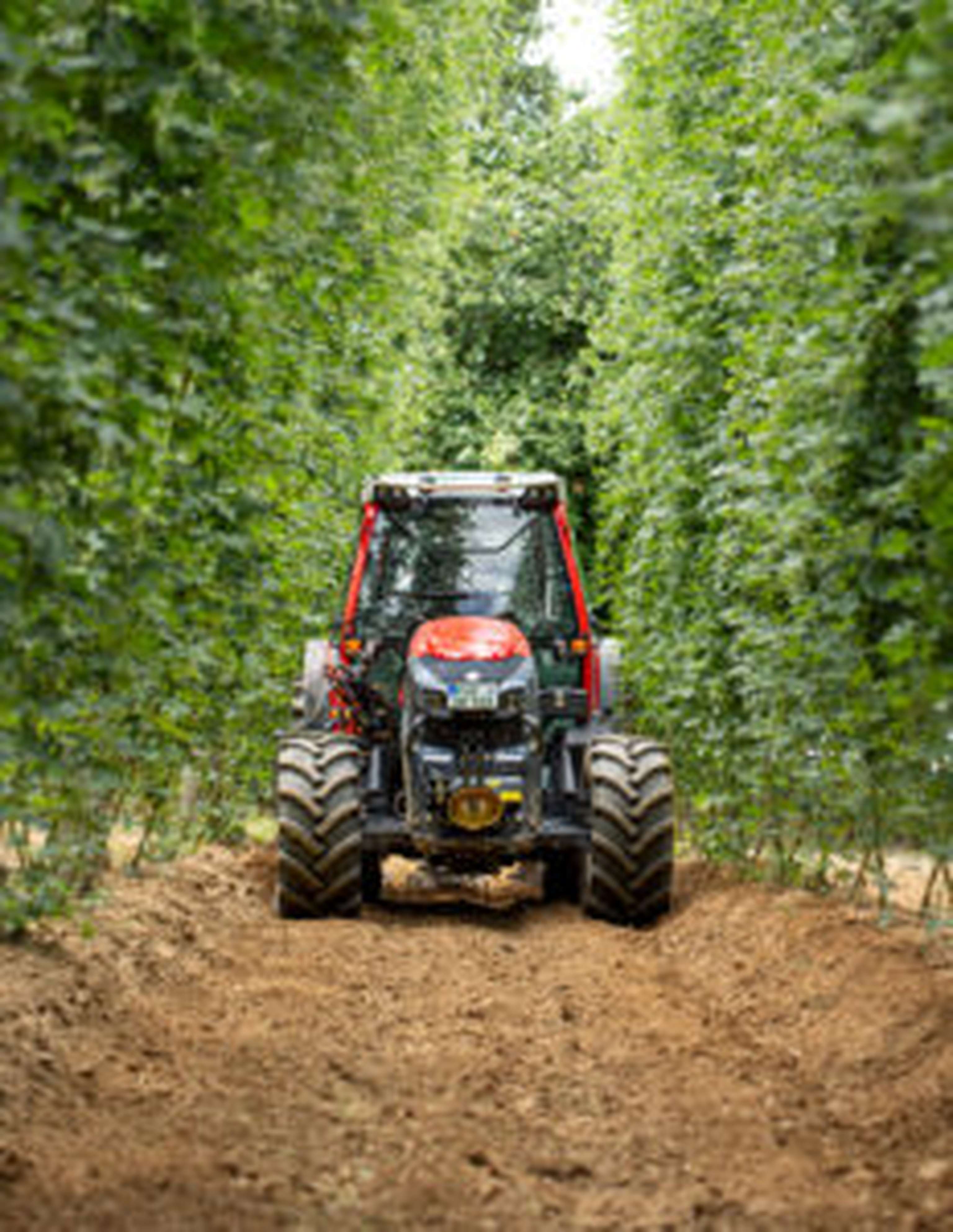 Lindner kündigte die Premiere des “Hopfen-Lintrac” auf der Agritechnica 2023 in Hannover an.