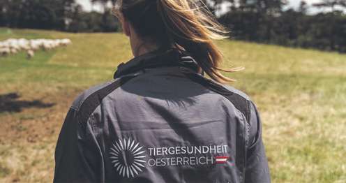 Frau im Overall von TGÖ