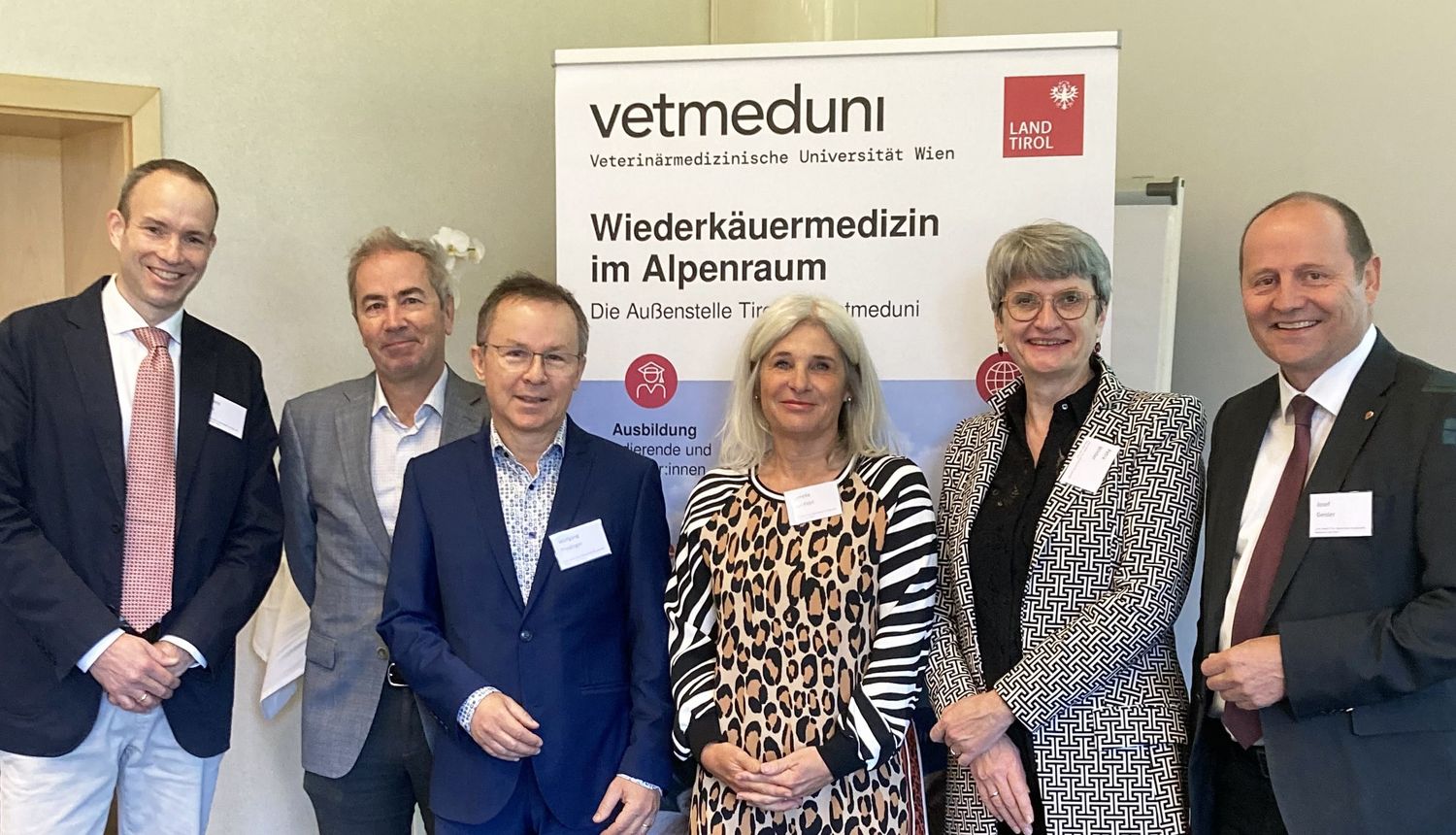Eröffneten die Veranstaltung: Johannes Lorenz Khol, Günter Weiss, Wolfgang Prodinger, Cornelia Lass-Flörl, Vetmeduni-Rektorin Petra Winter und LH-Stv. Josef Geisler.