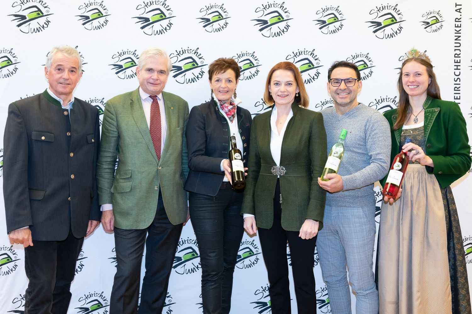 Werner Luttenberger, Georg Bucher, Maria Pein, Simone Schmiedtbauer, Stefan Potzinger und Weinkönigin Magdalena I.
