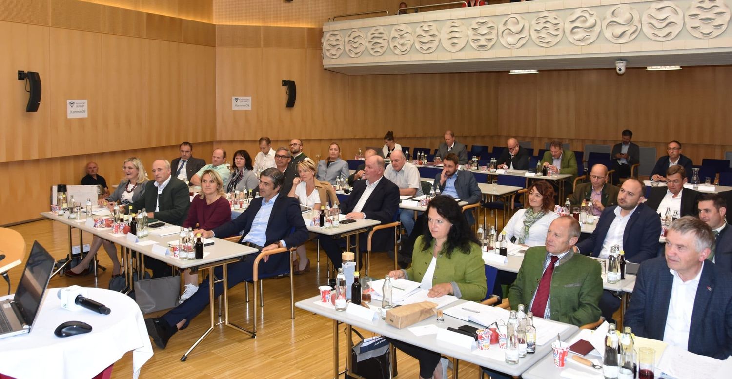 Das Bauernparlament fordert eine Offenlegung von Großspenden für NGOs und drängt auf eine Senkung des Schutzstatus des Wolfes.