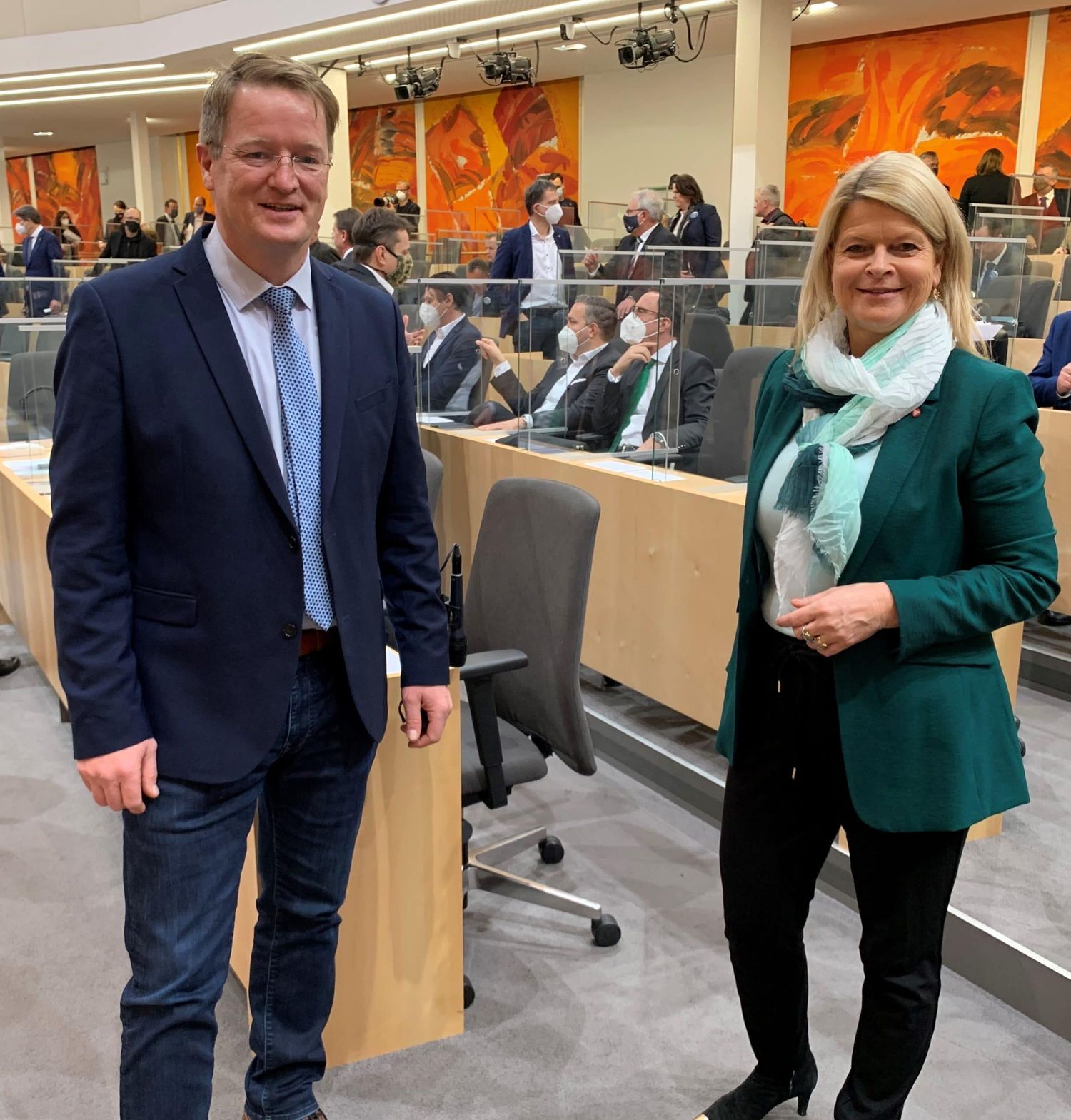 Manfred Hofinger dankt Verteidigungsministerin Claudia Tanner für ihr Engagement bei der regionalen Beschaffung