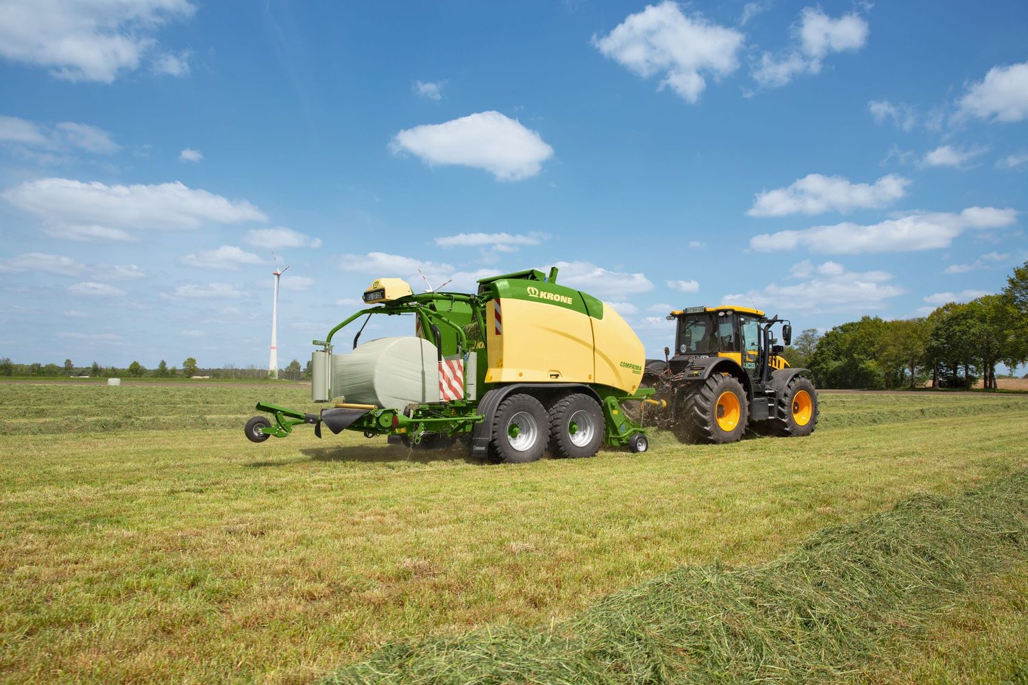 Digitale Features wie Smart Telematics oder die Anbindung an den agrirouter werden immer häufiger auch beim Einsatz von Rundballenpressen genutzt, da diese den Fahrer nachhaltig entlasten.