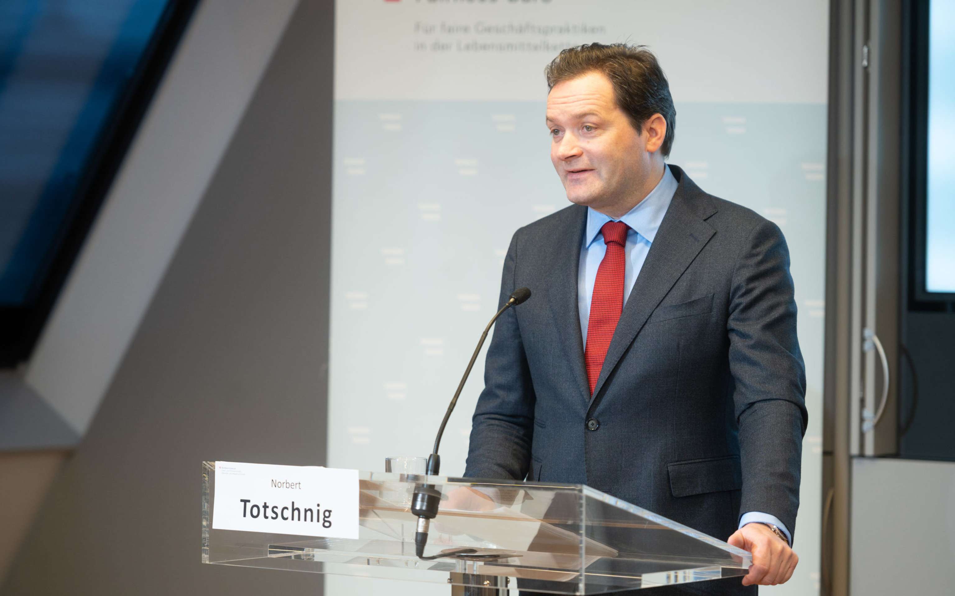 Bundesminister Totschnig gab eine Pressekonferenz zum einjährigen Bestehen des Fairness-Büros.