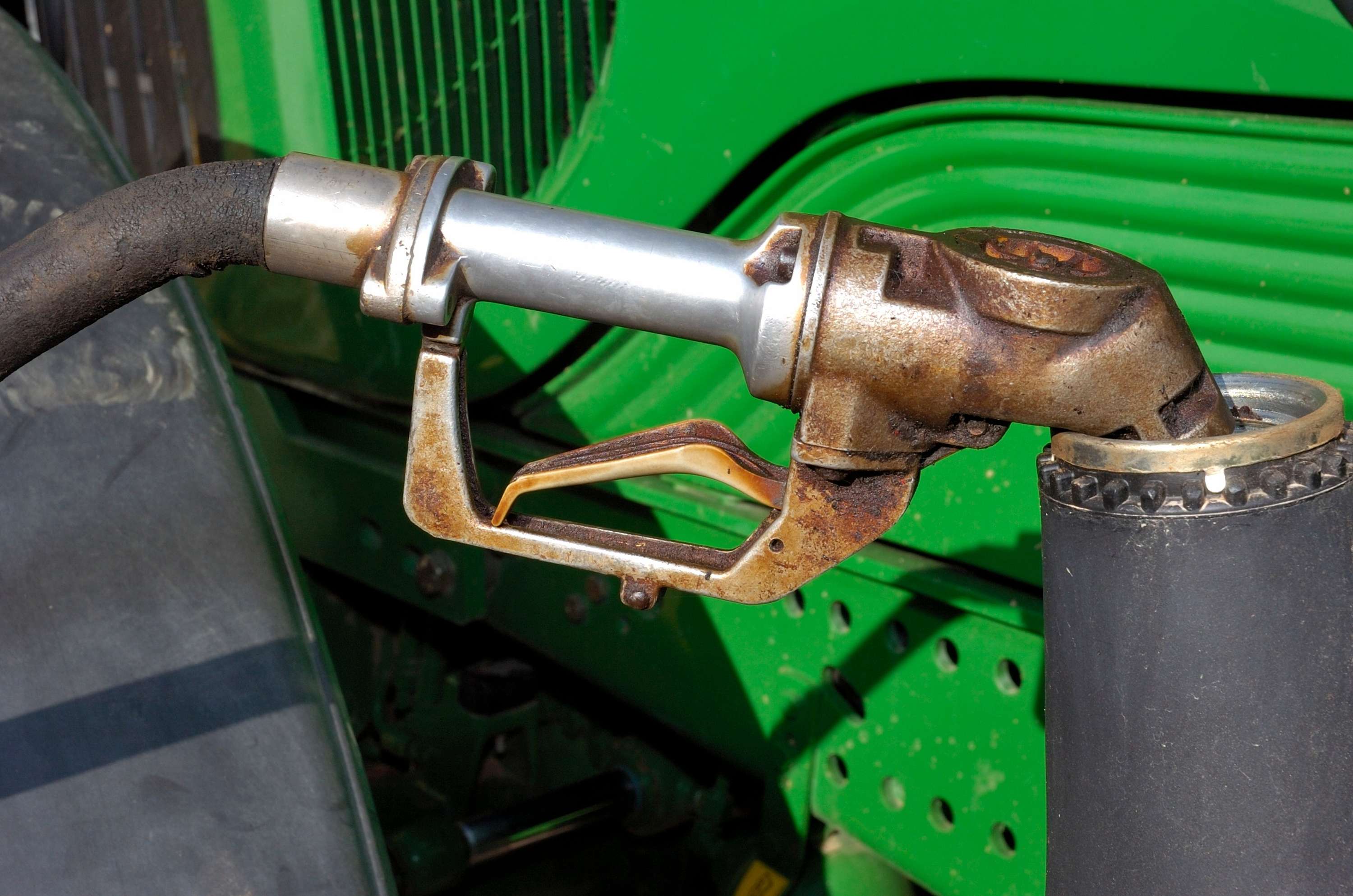 Traktor wird getankt