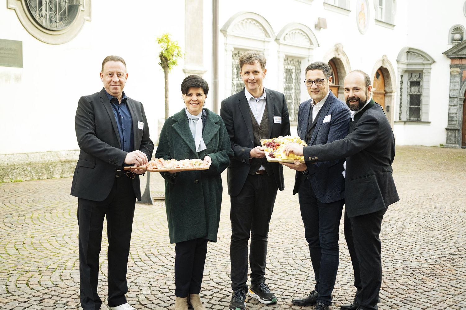 Regionalität ist ihnen ein Anliegen: Alexander Jeschow (Leiter Einkauf Bio &amp; Regionalität bei MPREIS), Karin Seiler (Geschäftsführerin Tirol Werbung), Björn Rasmus (Geschäftsführer Bioalpin), Bauernbunddirektor Dr. Peter Raggl und Simon Wolf (Obmann Bioalpin).