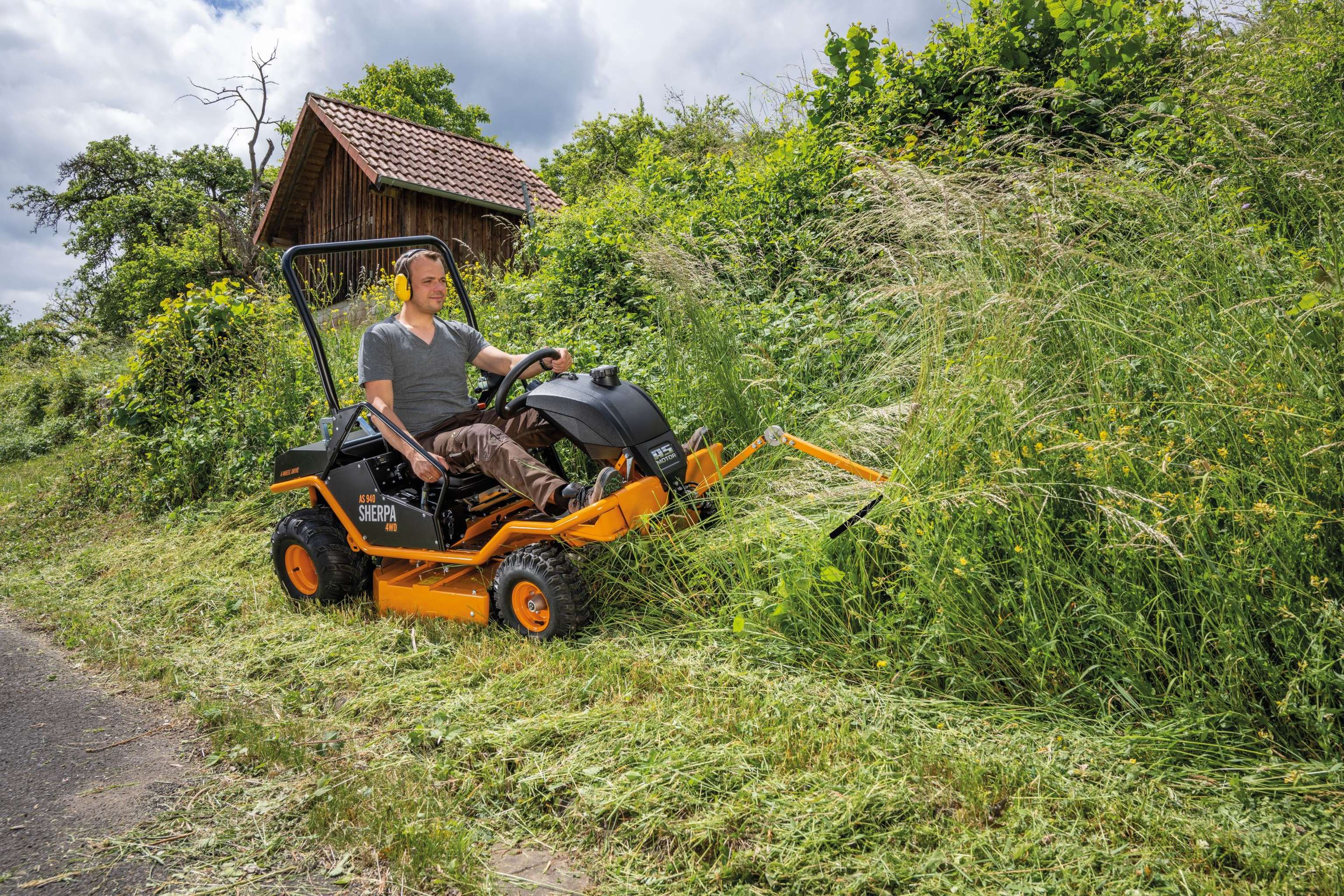 AS_940_Sherpa_4WD_Facelift_mit_Scheuchvorrichtung.jpg