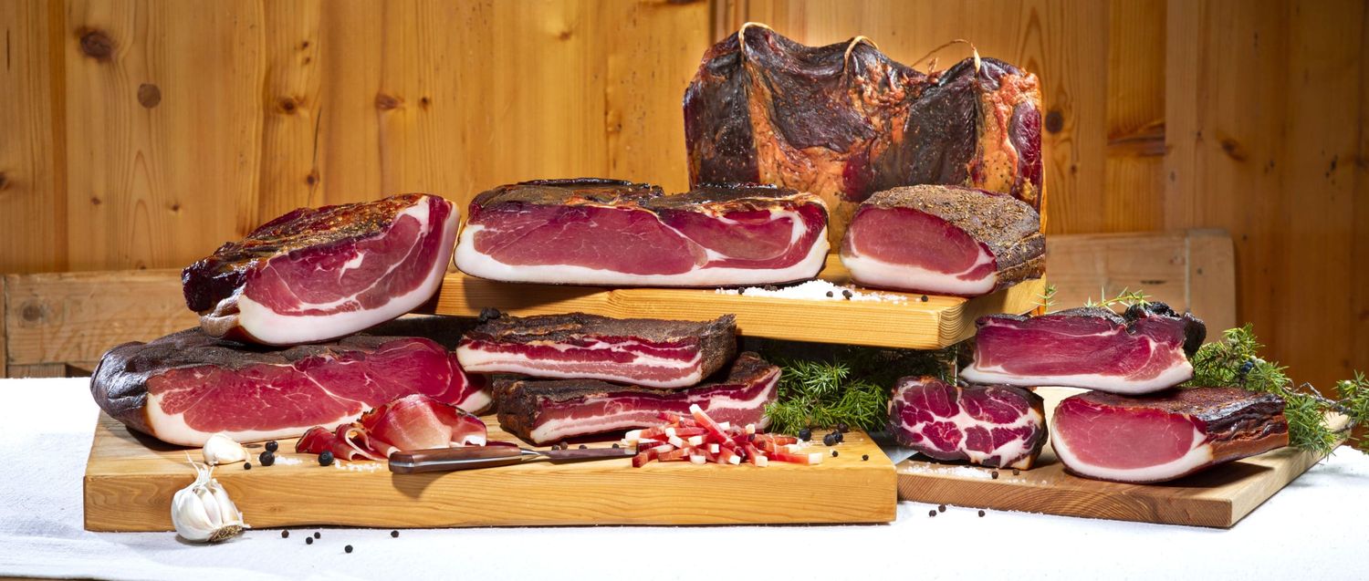 Für Tiroler Speck g.g.A. wird nur zertifiziertes österreichisches Qualitätsfleisch verarbeitet.