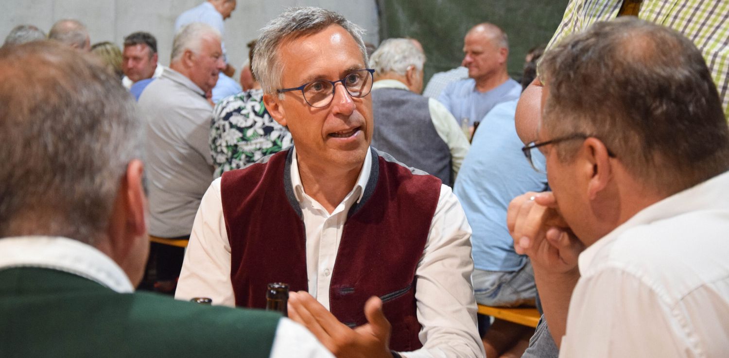 Strasser: „Der Schuh drückt bei zu viel Bürokratie. Unsere Antwort: Politik mit Hausverstand.“