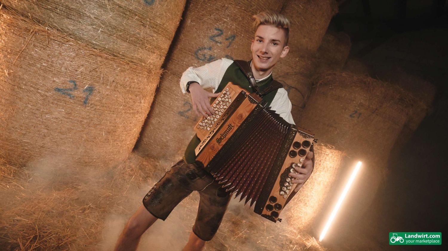 Felix_Muhr_Landwirt-Song-scaled.jpg